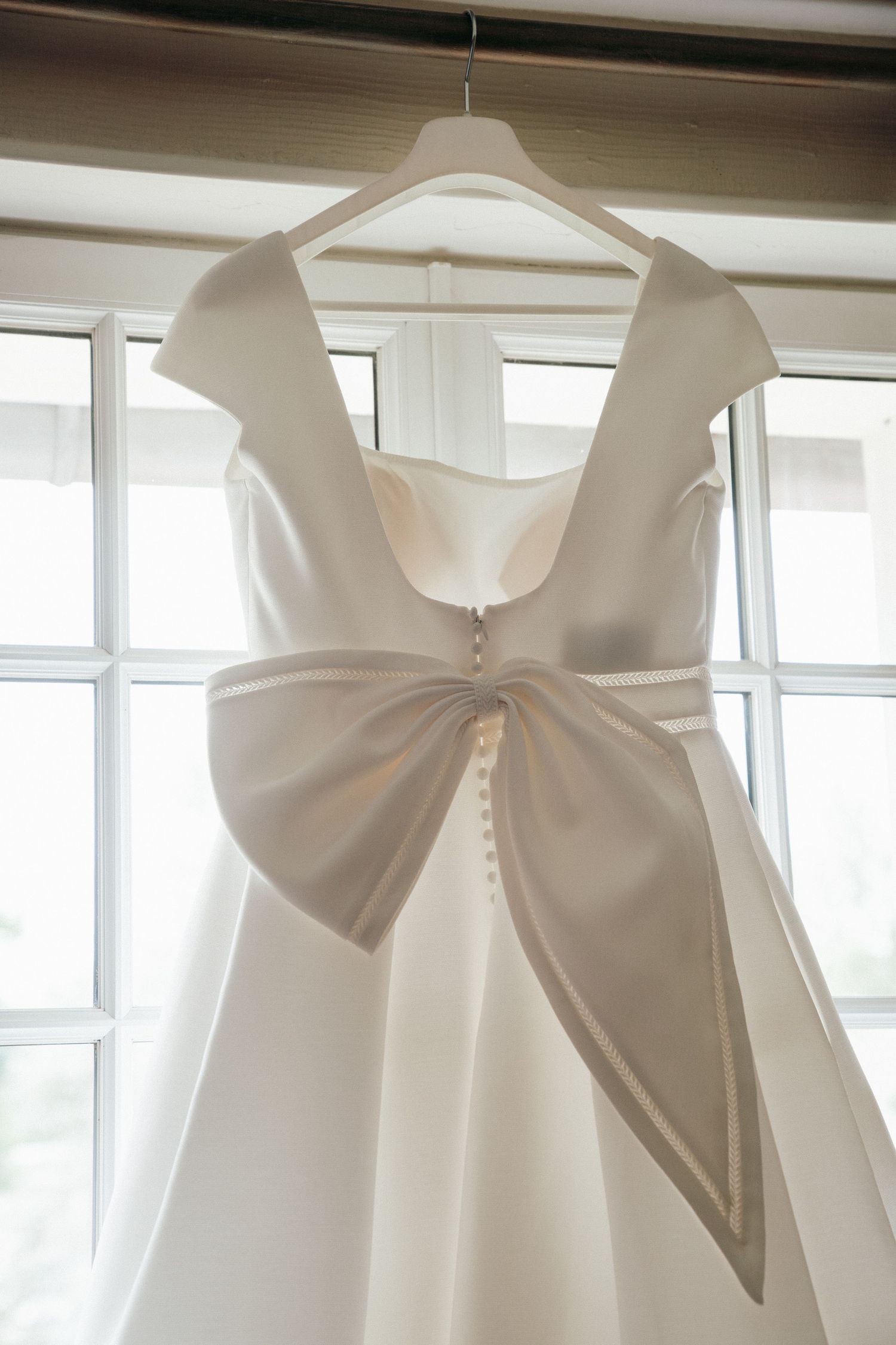Robe de mariée suspendue, nœud détaillé manoir de corne