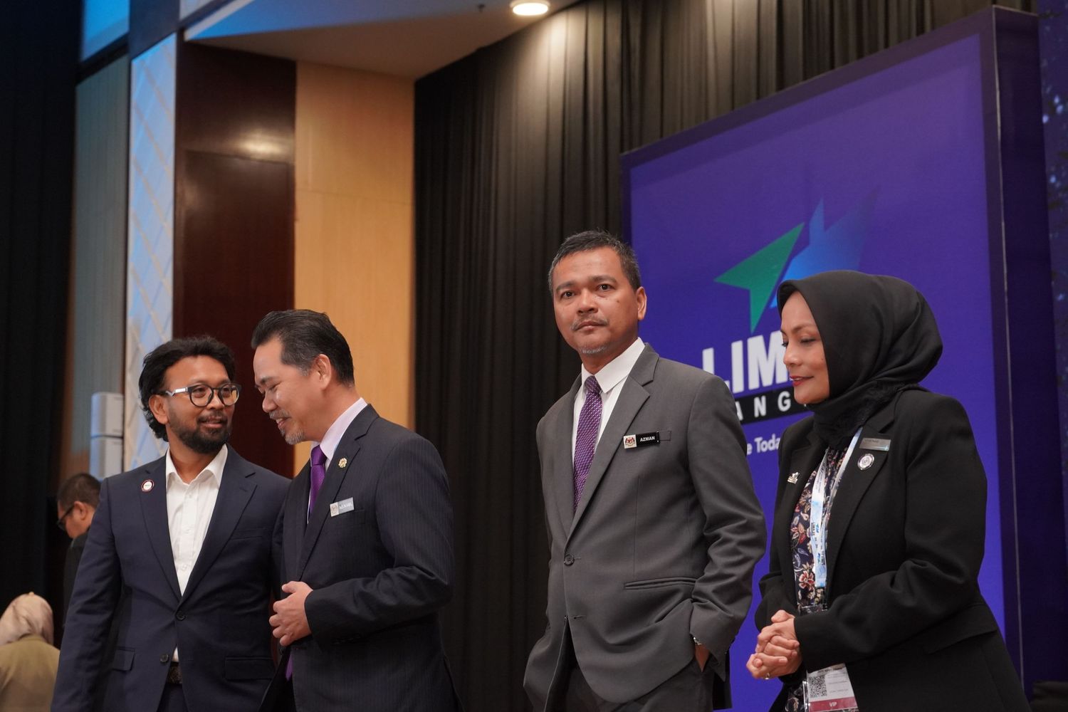 Business professionals networking and interacting during formal conference event.