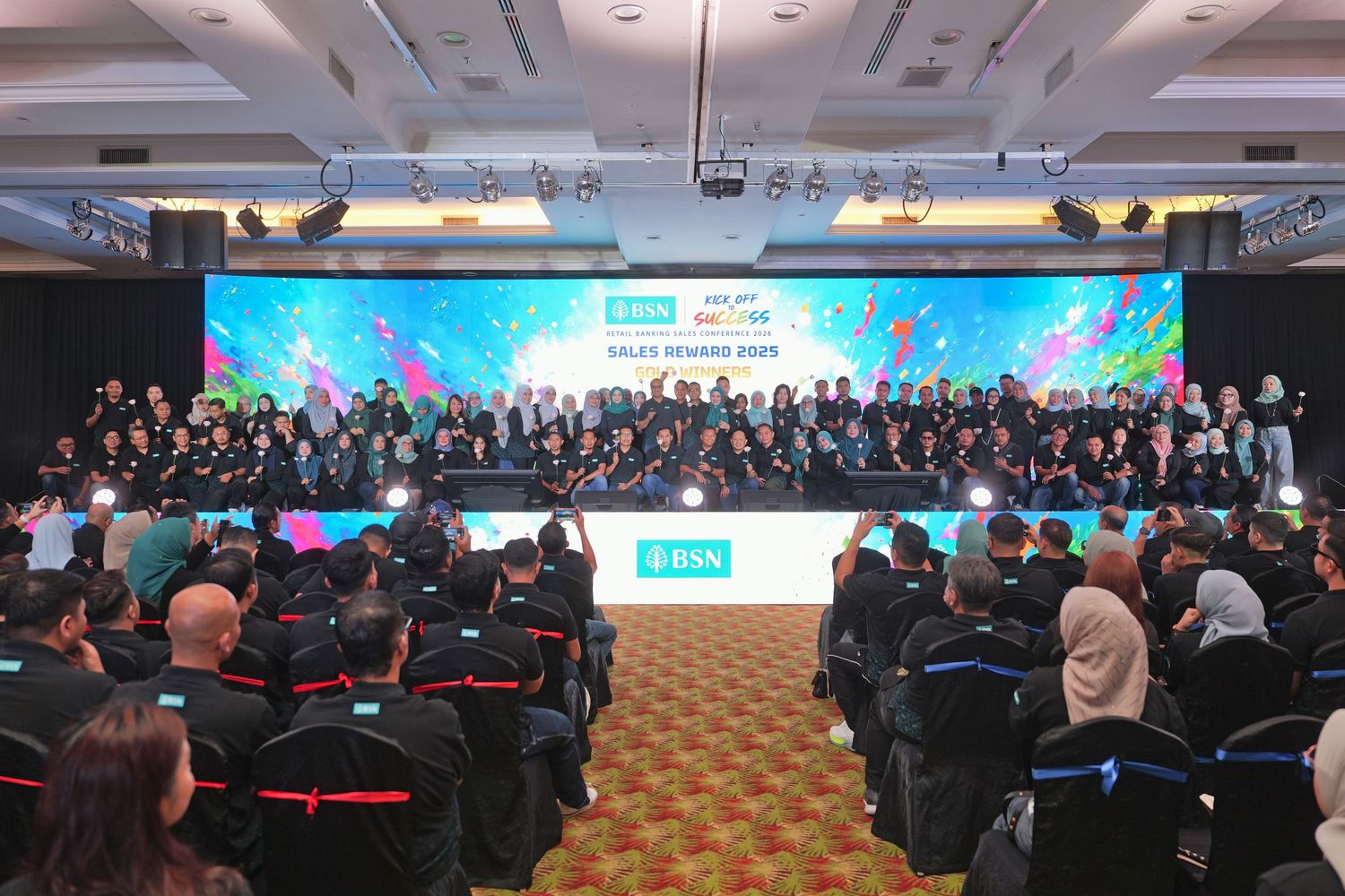 Large corporate awards ceremony with attendees seated before a colorful stage backdrop at Gala Awards 2025.