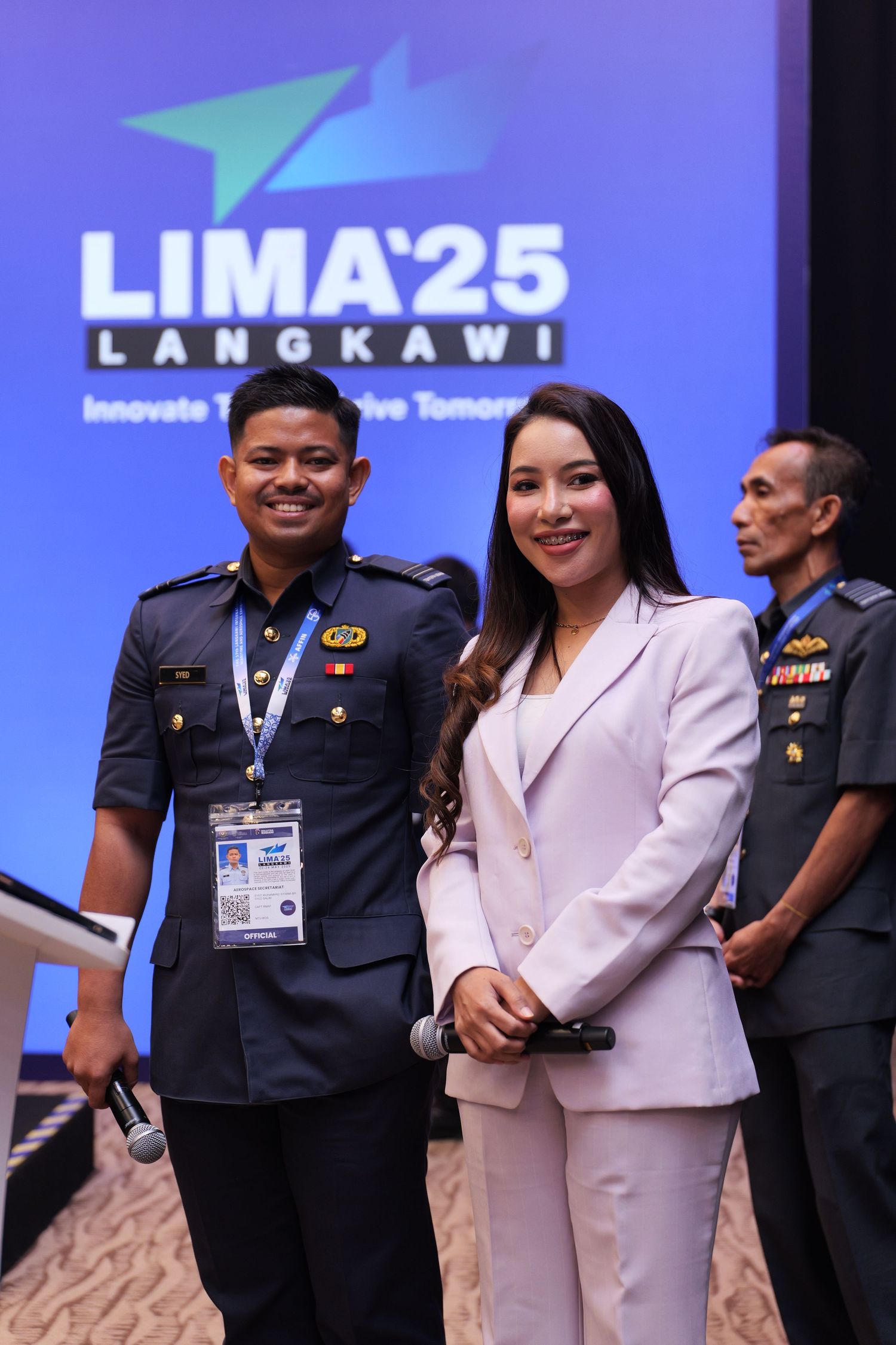 Military and civilian attendees pose at LIMA25 Langkawi aerospace exhibition.