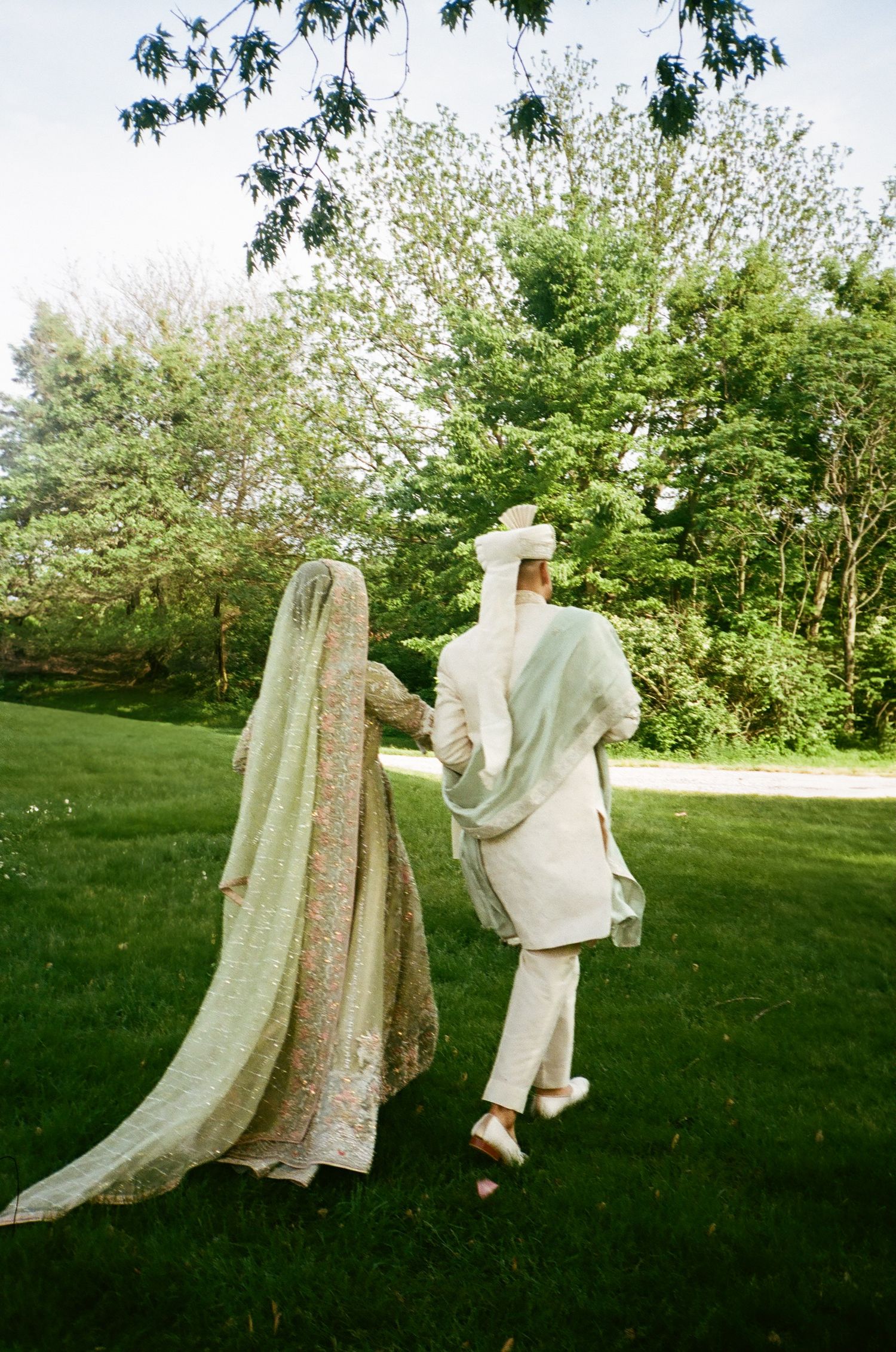 Bridgerton parasols revelry675 venue illinois chicago garden wedding nikkah katb kitab
south asian