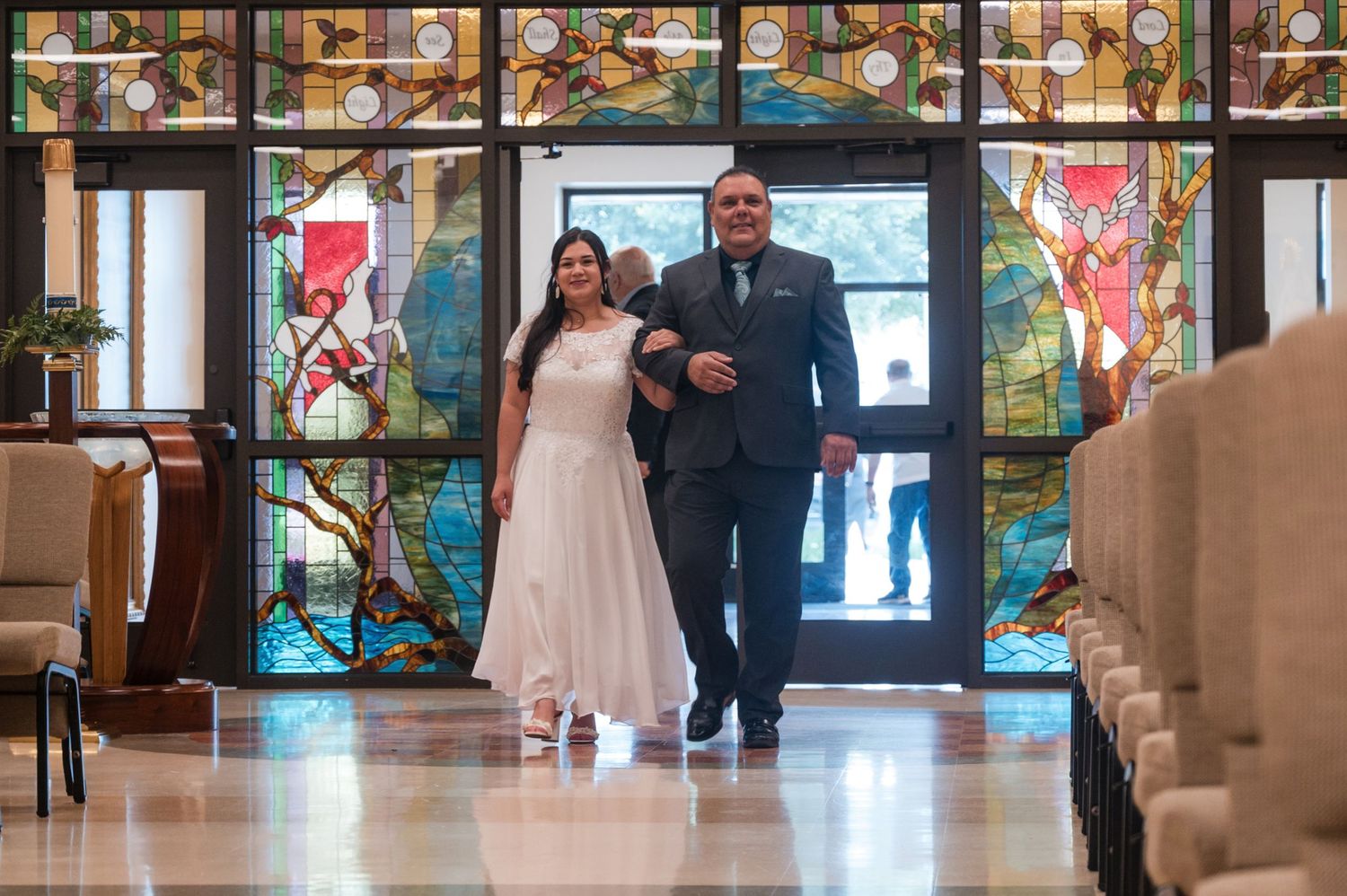 Serving Angleton, Houston, and Brazoria County with affordable outdoor wedding photography you’ll love.