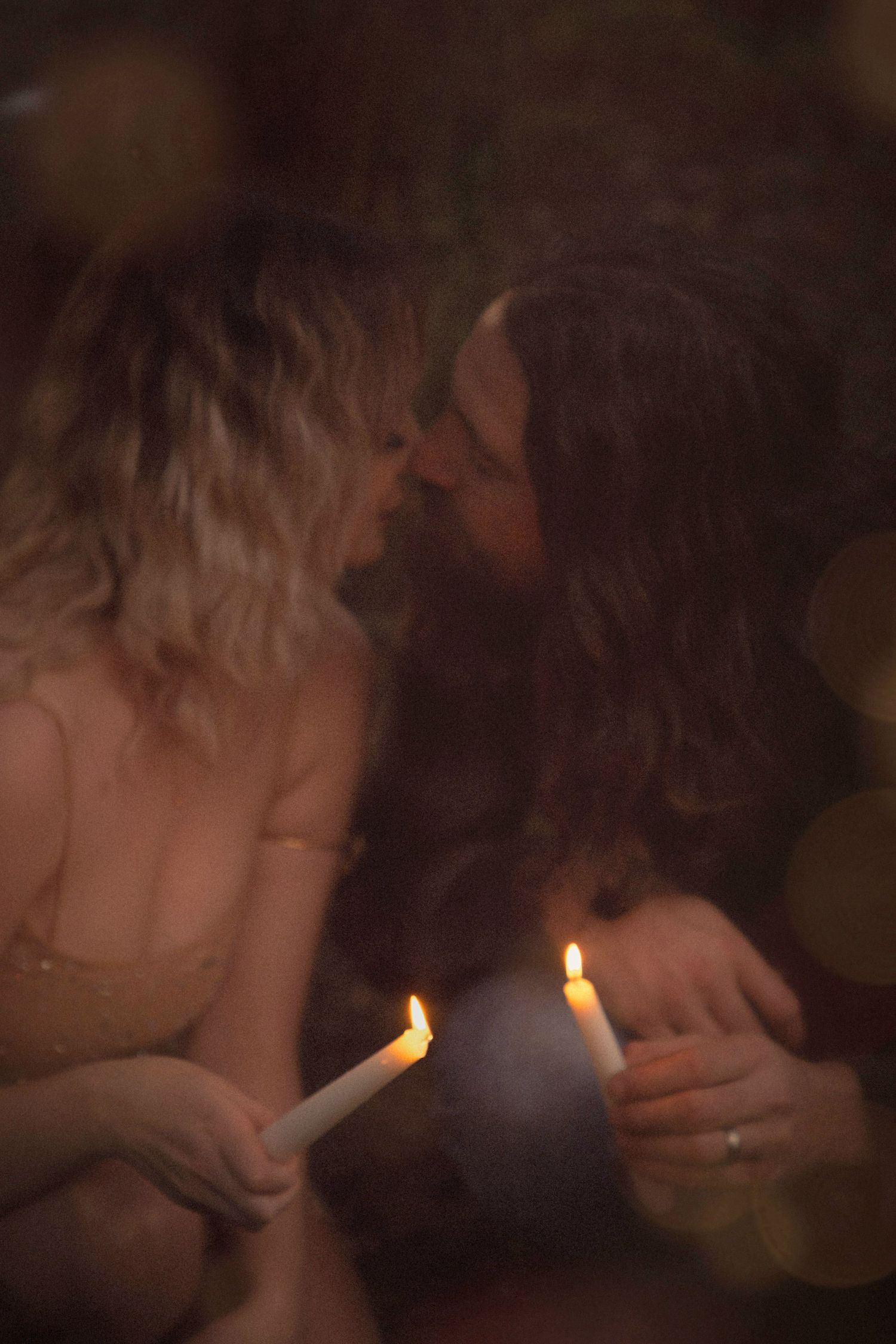 moody-photos-of-a-couple-sharing-an-intimate-moment-by-candlelight