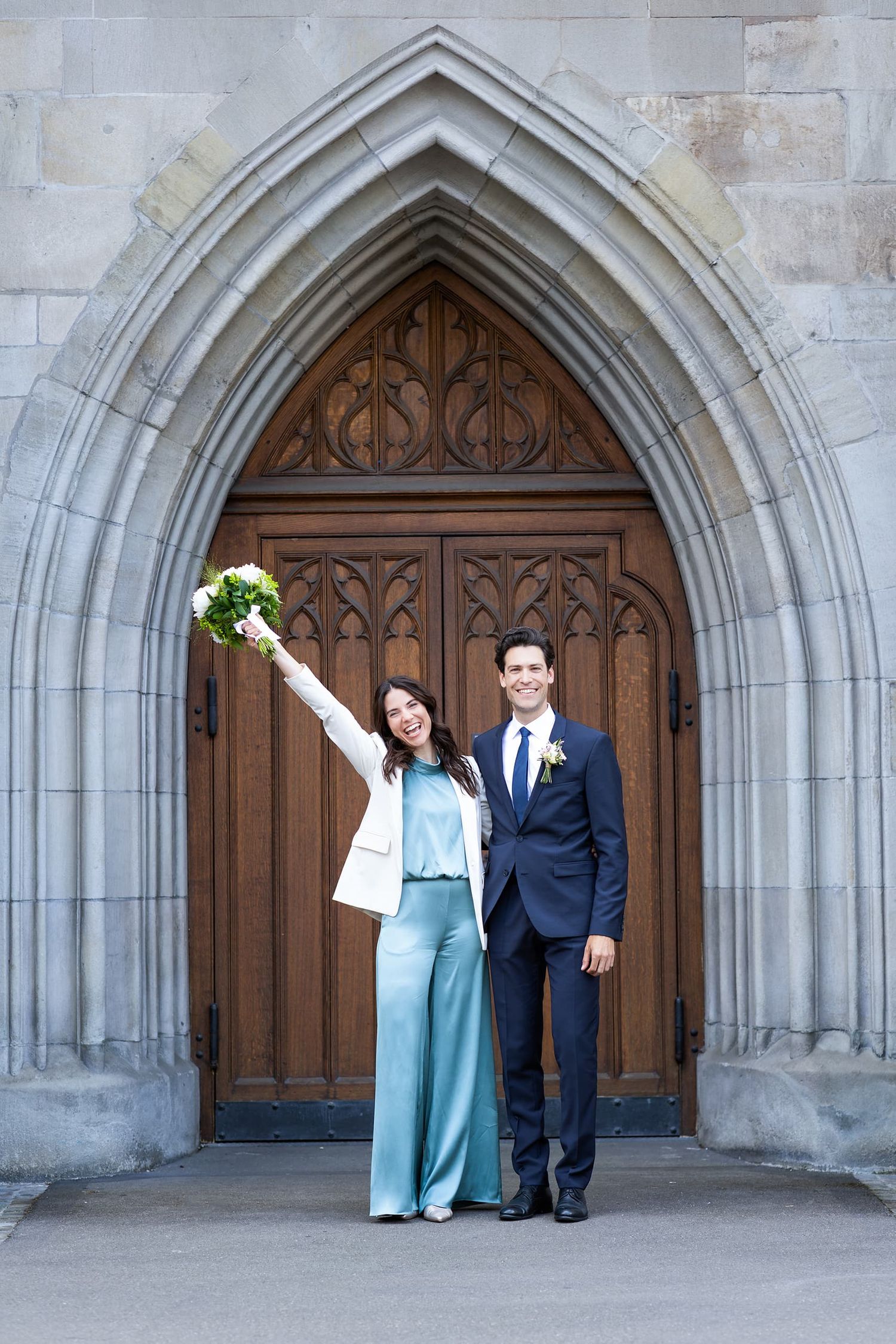 Elegant city wedding at Stadthaus Zürich. Natural lifestyle moments. Jiyoung Hwang Photography: Authentische Hochzeit im Standesamt.