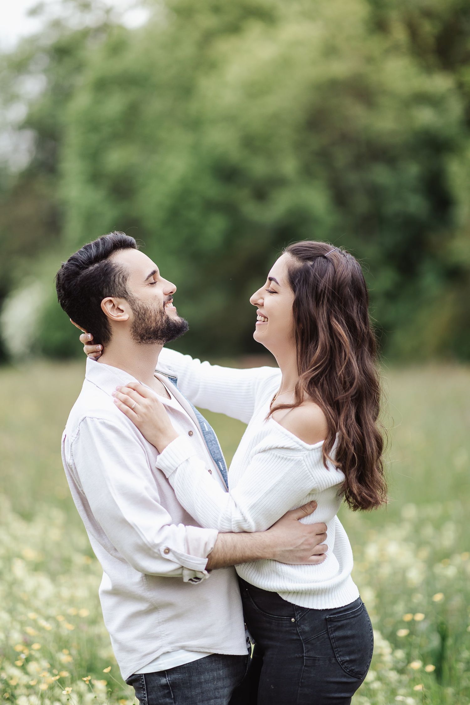 engagement session by Jiyoung hwang Photography. Authentic couple moments in Switzerland. Emotionale Paarfotos in Zürich & Thalwil.