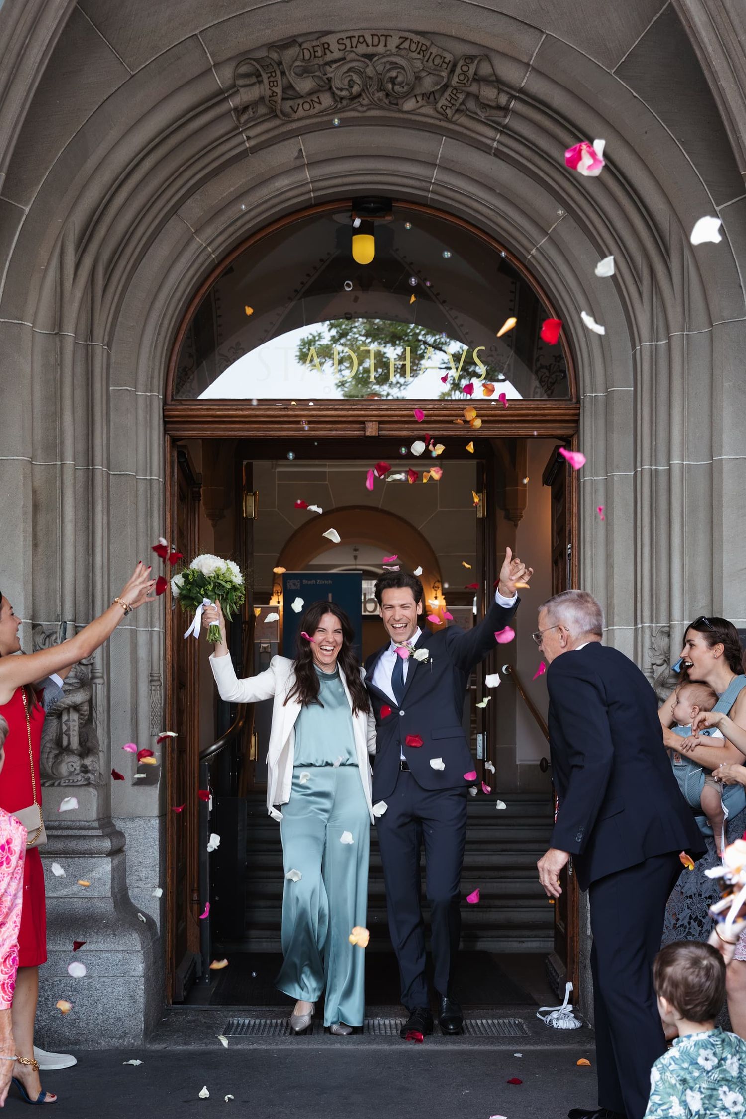 Wedding at Stadthaus Zurich by Jiyoung Hwang Photography. Professional civil wedding photographer in Zurich & Switzerland. Ihr Fotograf.