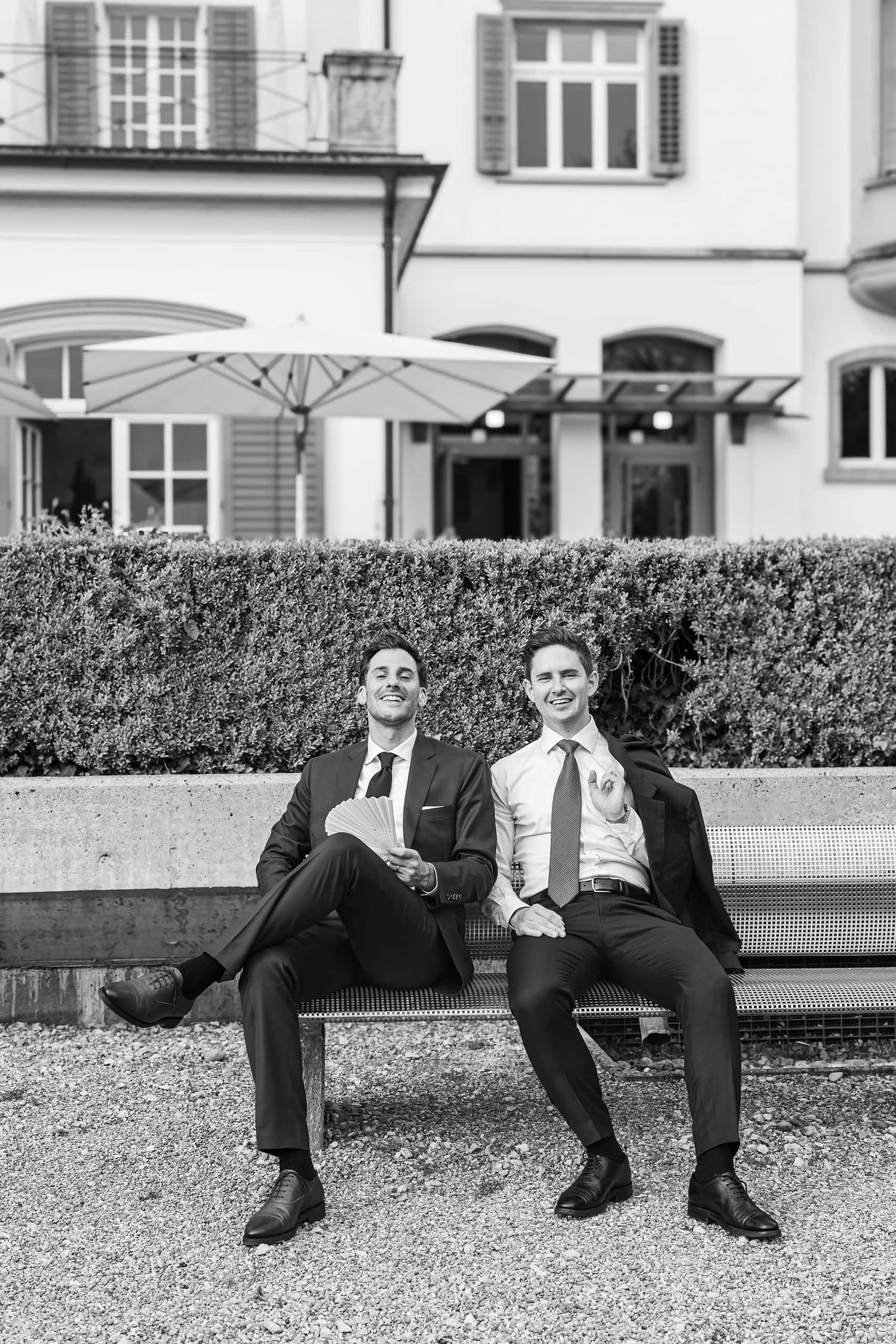 Outdoor wedding ceremony in Erlenbach. Candid lifestyle moments. Romantische freie Trauung am Zürichsee von Jiyoung Hwang.