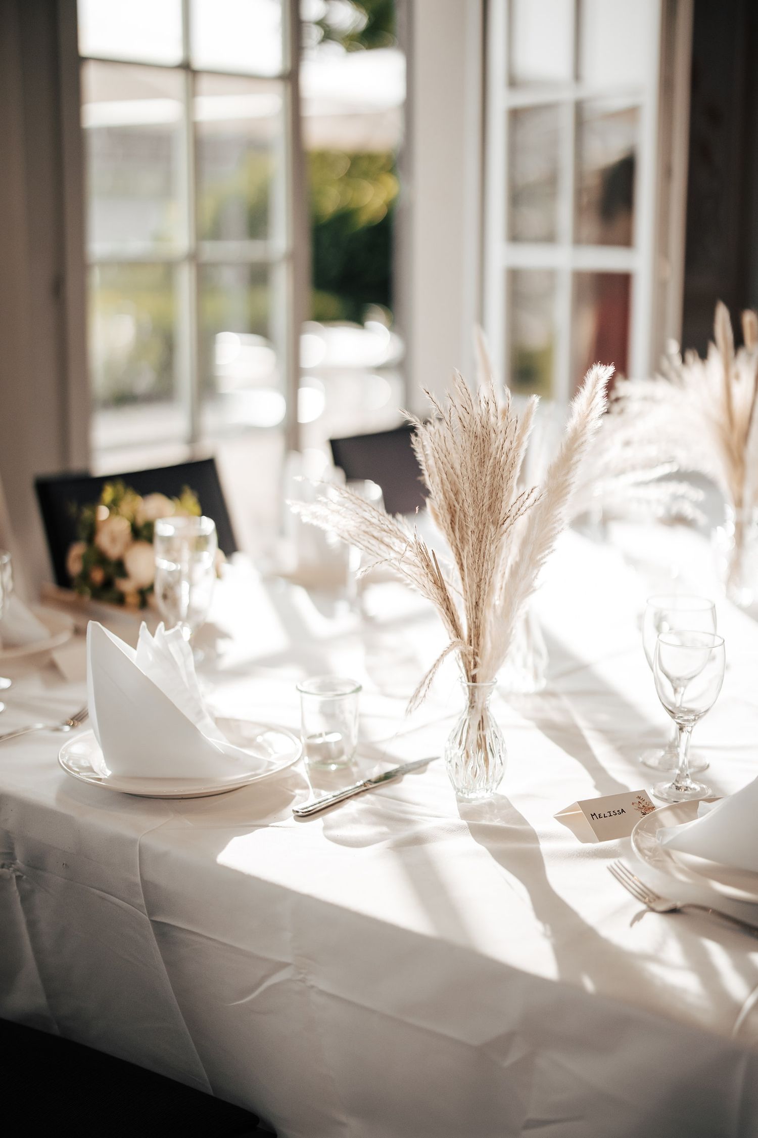 Lifestyle wedding photography Zurich & Thalwil. Candid moments in Switzerland. Authentische Hochzeitsfotos von Jiyoung Hwang.