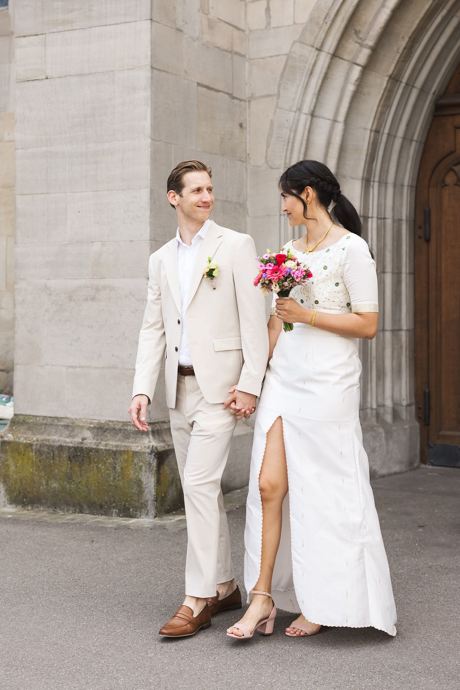 Romantic Switzerland wedding session. Natural lifestyle photography. Jiyoung Hwang Photography: Authentische Fotos in der Schweiz.