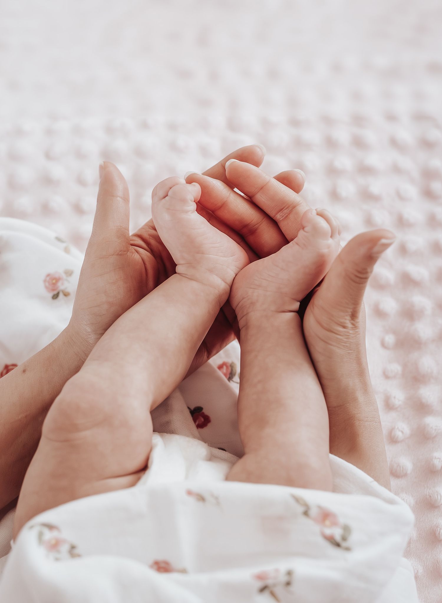 Lifestyle newborn photography in Thalwil & Zurich. Natural baby moments by Jiyoung Hwang Photography. Babyfotograf in Thalwil & Silver Coast