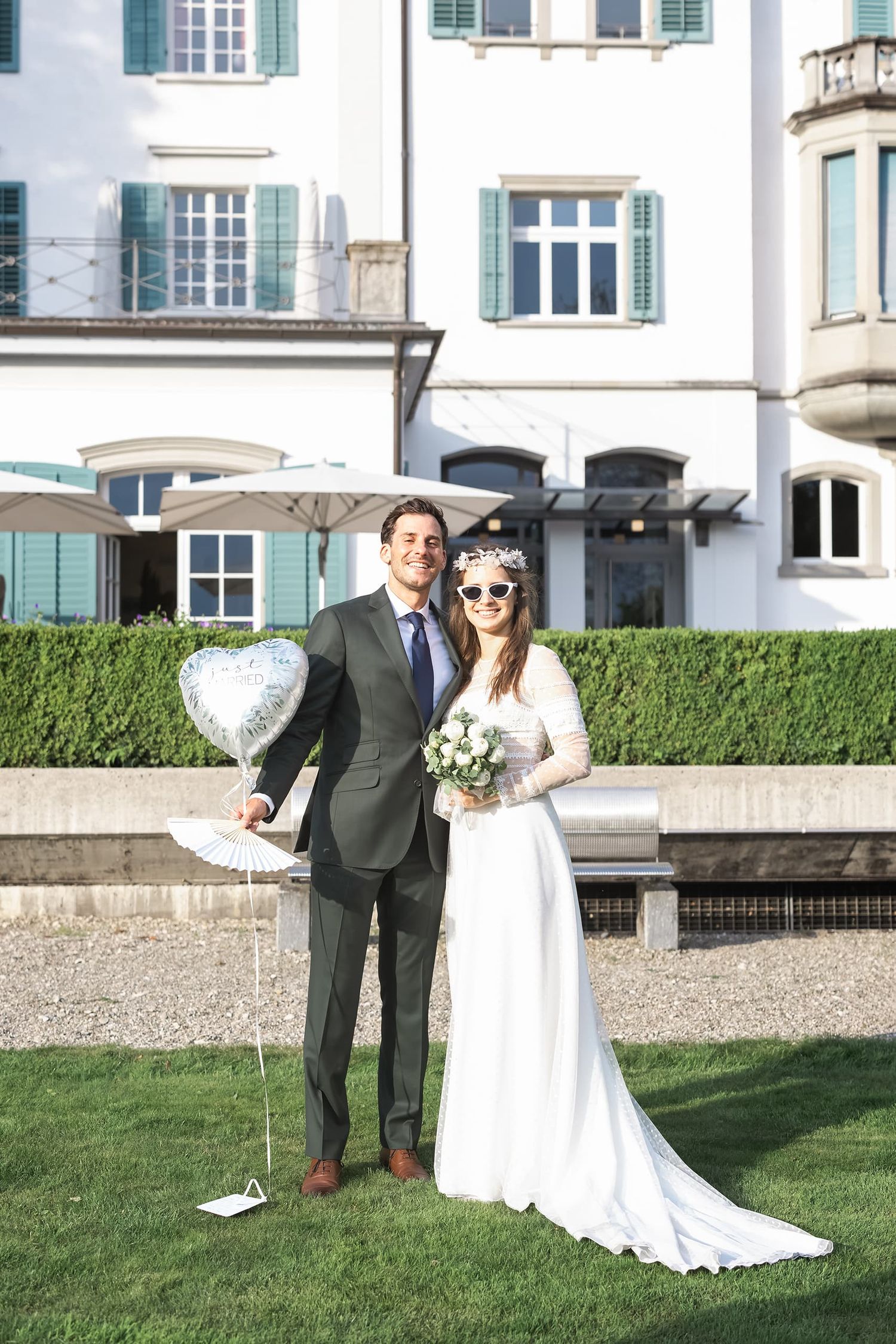 Freie Trauung in Erlenbach am Zürichsee. Natural lifestyle wedding photography. Authentische freie Trauung am See in Erlenbach.