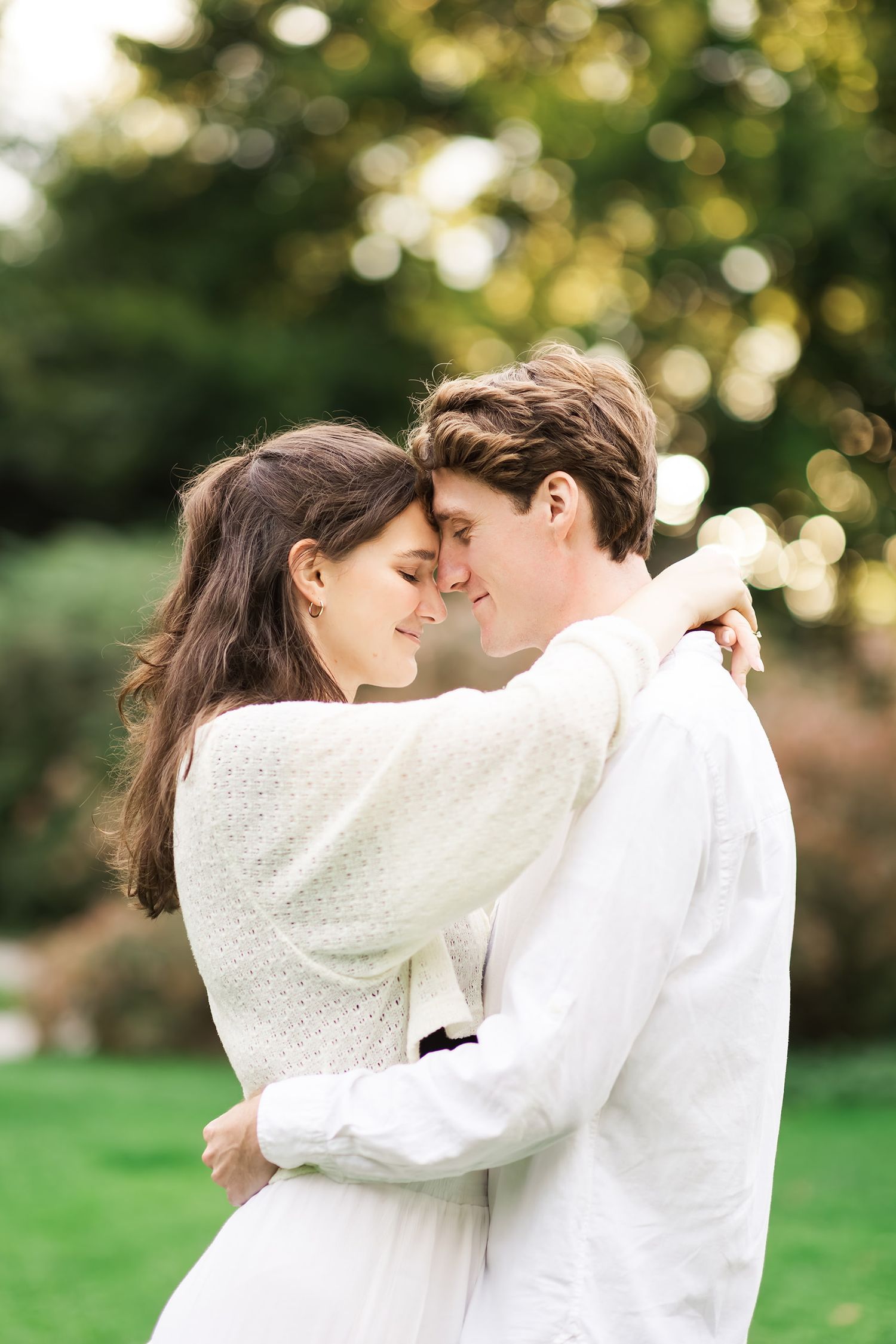 Golden autumn couple session in Switzerland. Candid lifestyle photography. Natürliche Paarfotos im Herbst in der Schweiz & Thalwil.