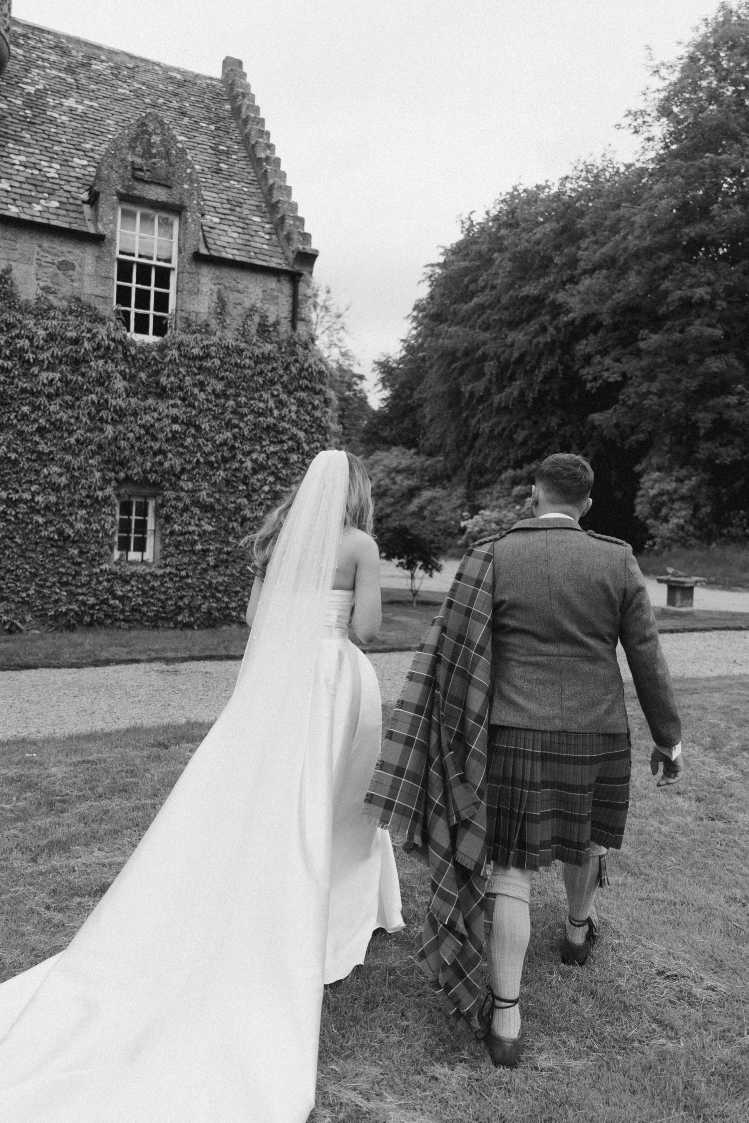 Schivas Steading Wedding. House of Schivas Wedding. Tie the knot Scotland. Scottish Wedding Photographer. Aberdeen Wedding.