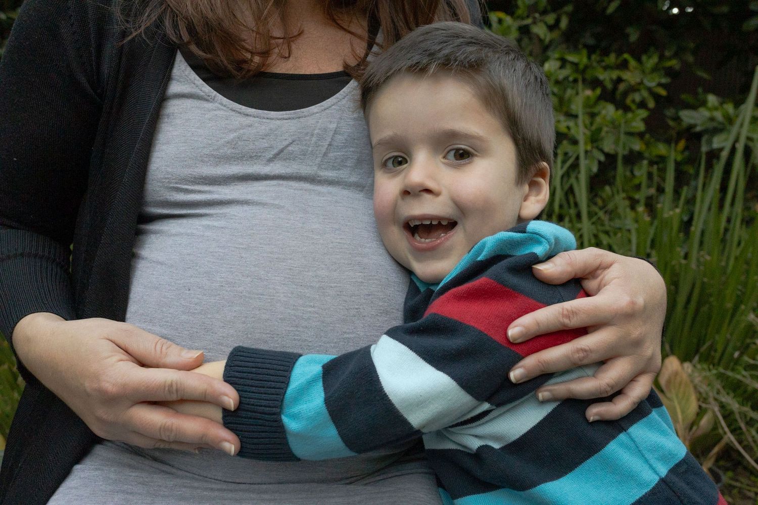 At home maternity session toddler big smile tight hug Moonee Ponds  Melb Vic