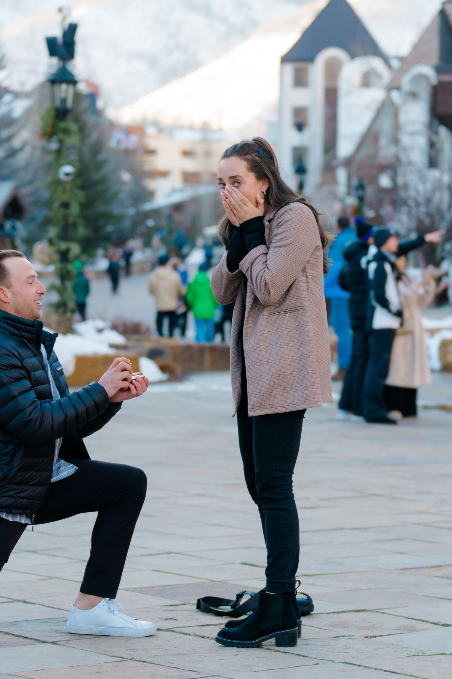 guy and girl get engaged in vail, colorado