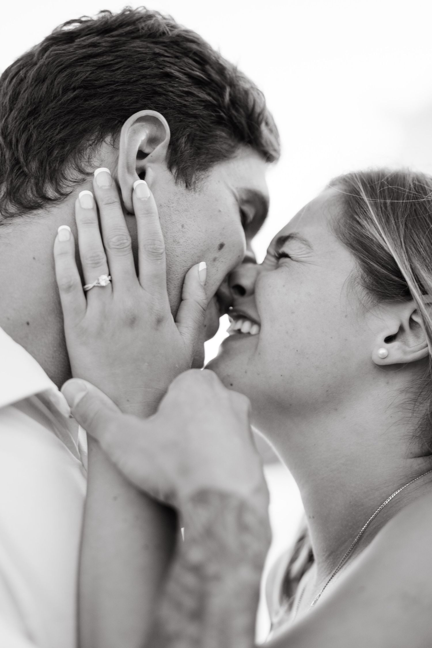 guy and girl kissing in black and white