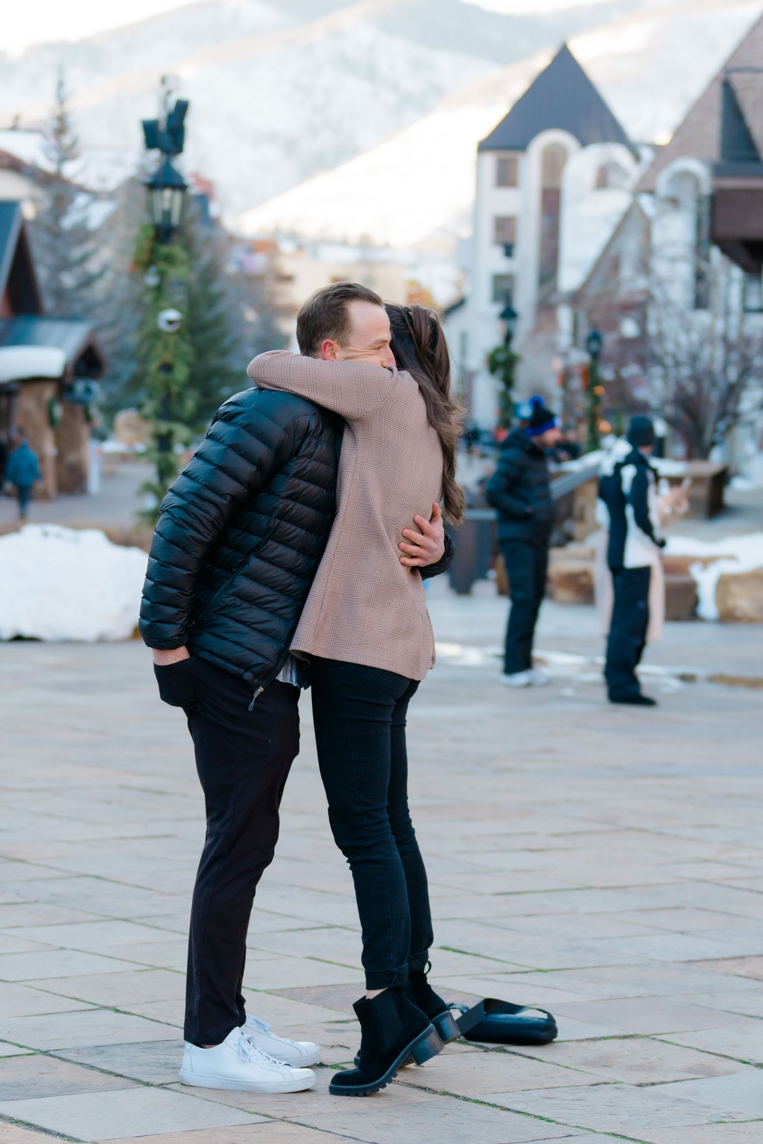 guy and girl get engaged in vail, colorado