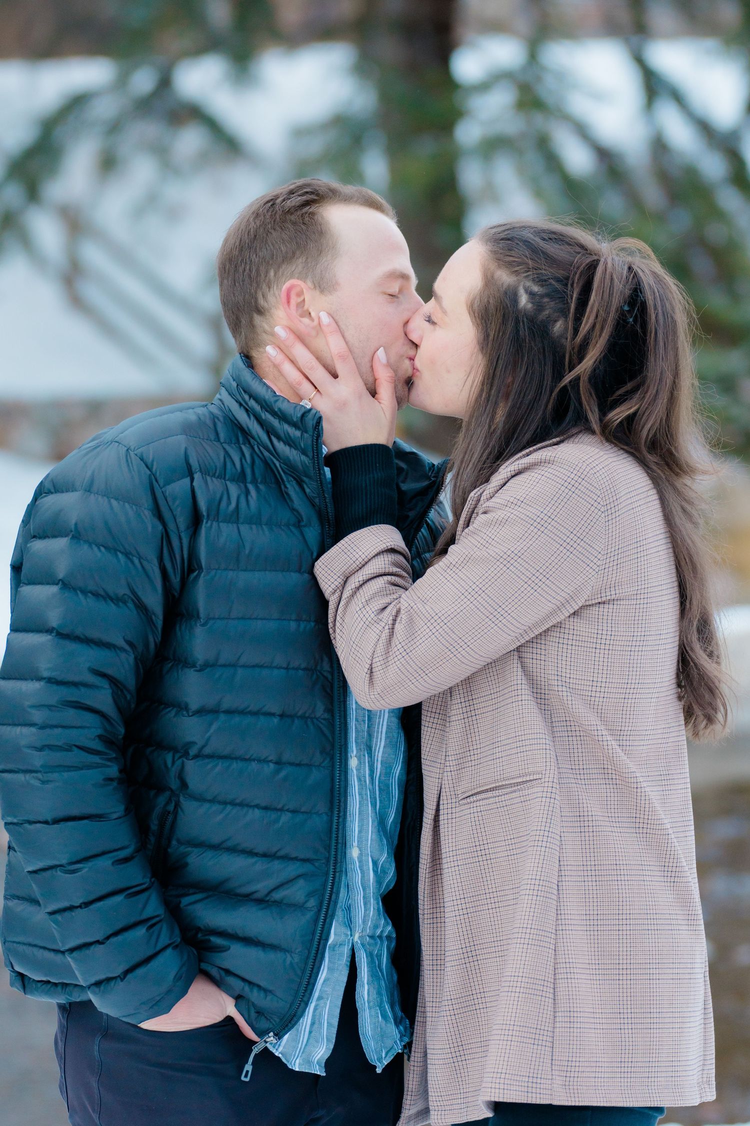 guy and girl get engaged in vail, colorado