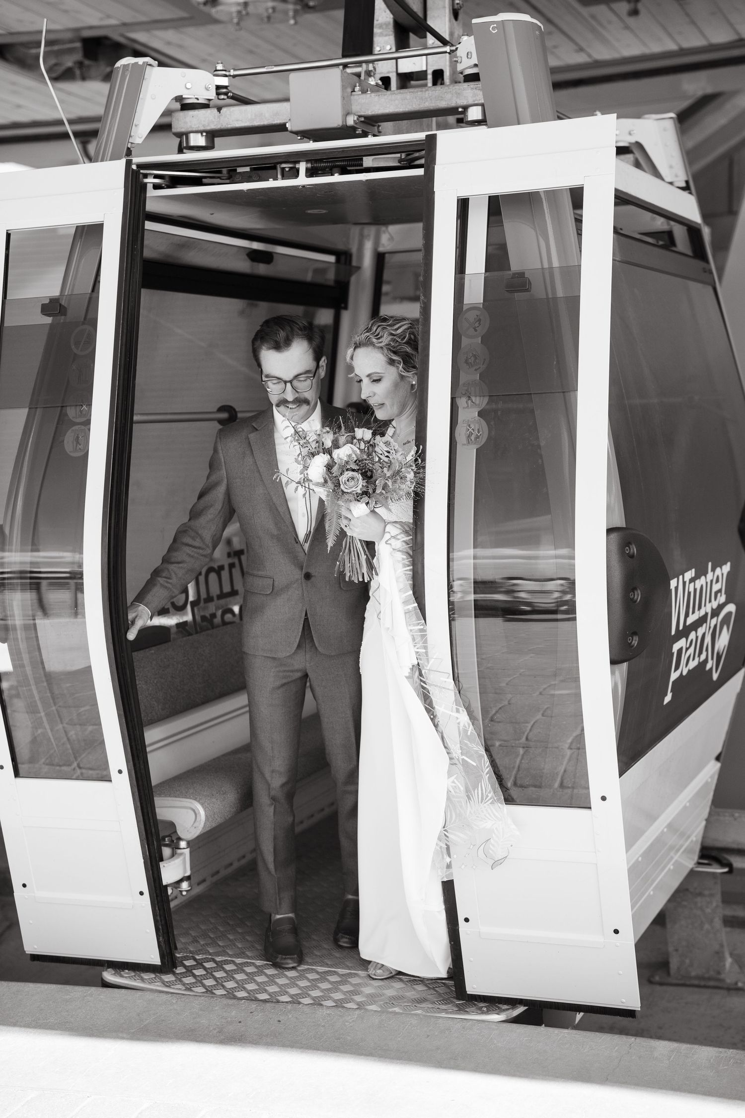 bride and groom marriage winter park