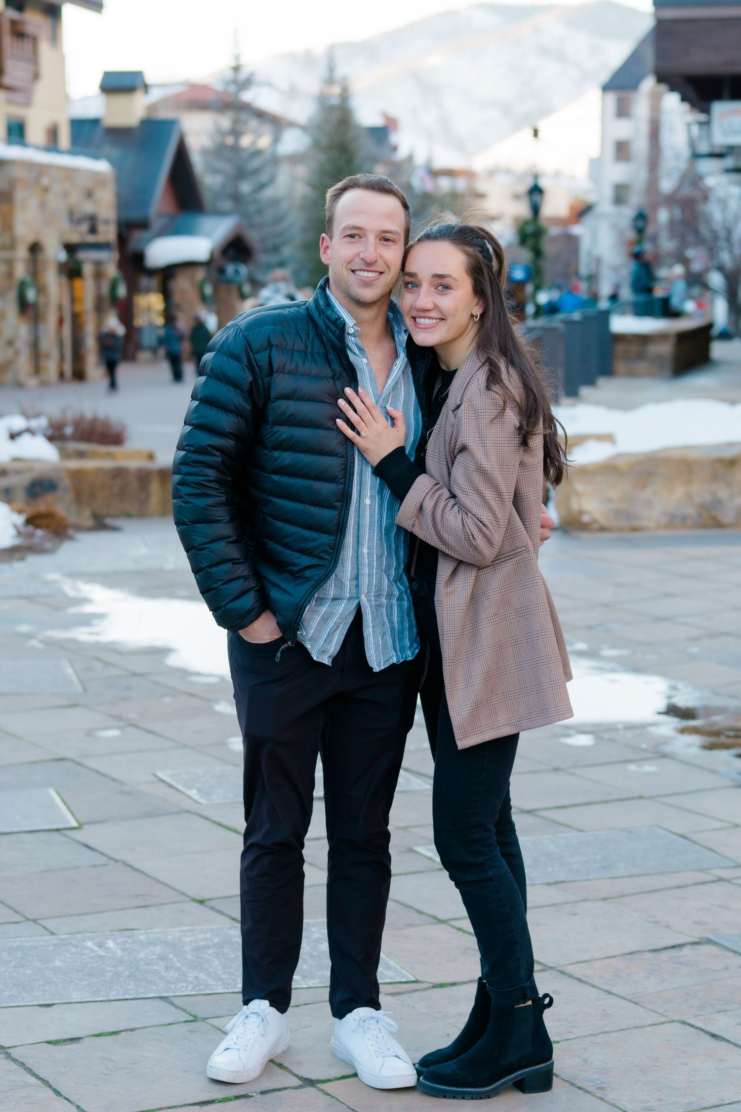 guy and girl get engaged in vail, colorado