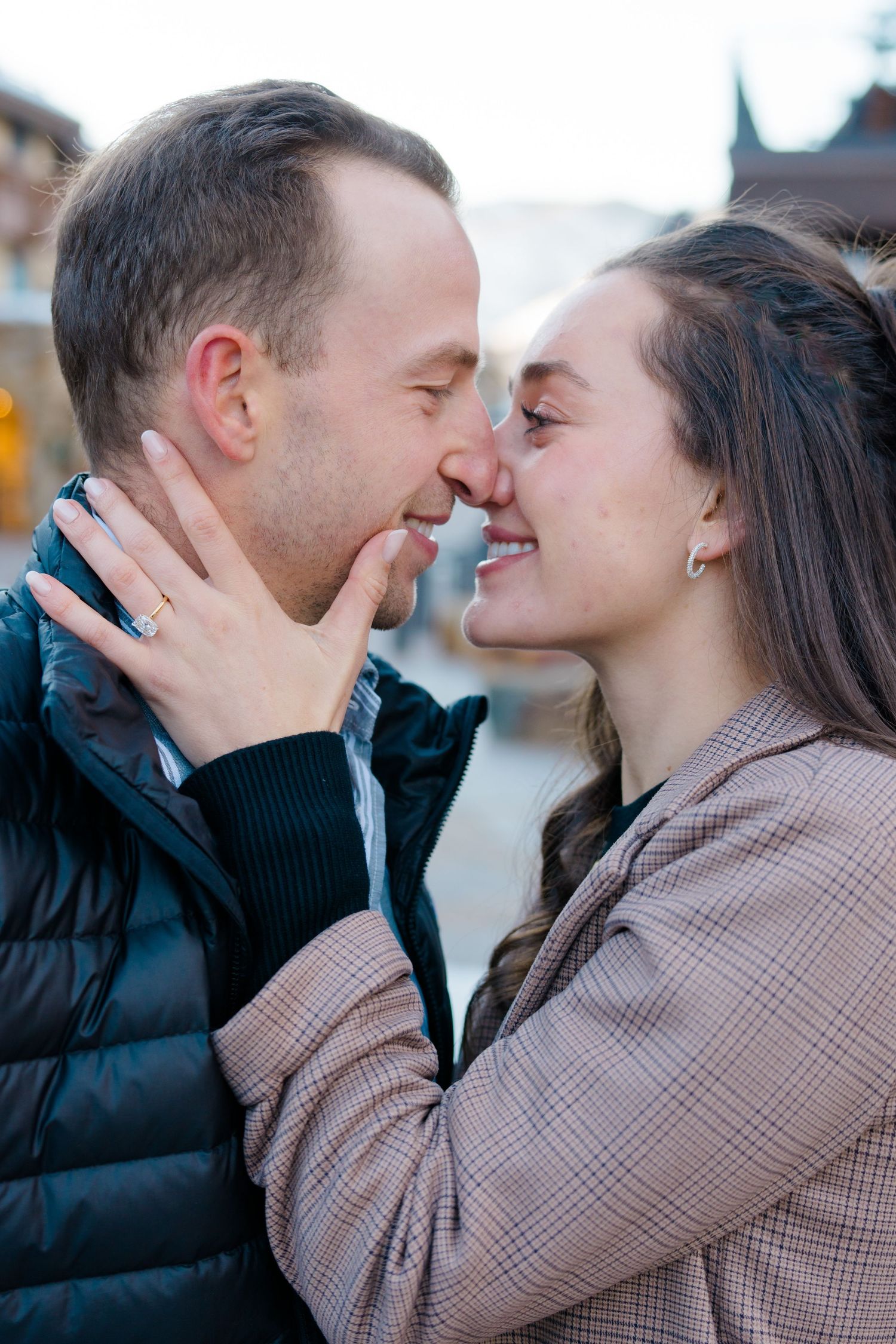 guy and girl get engaged in vail, colorado