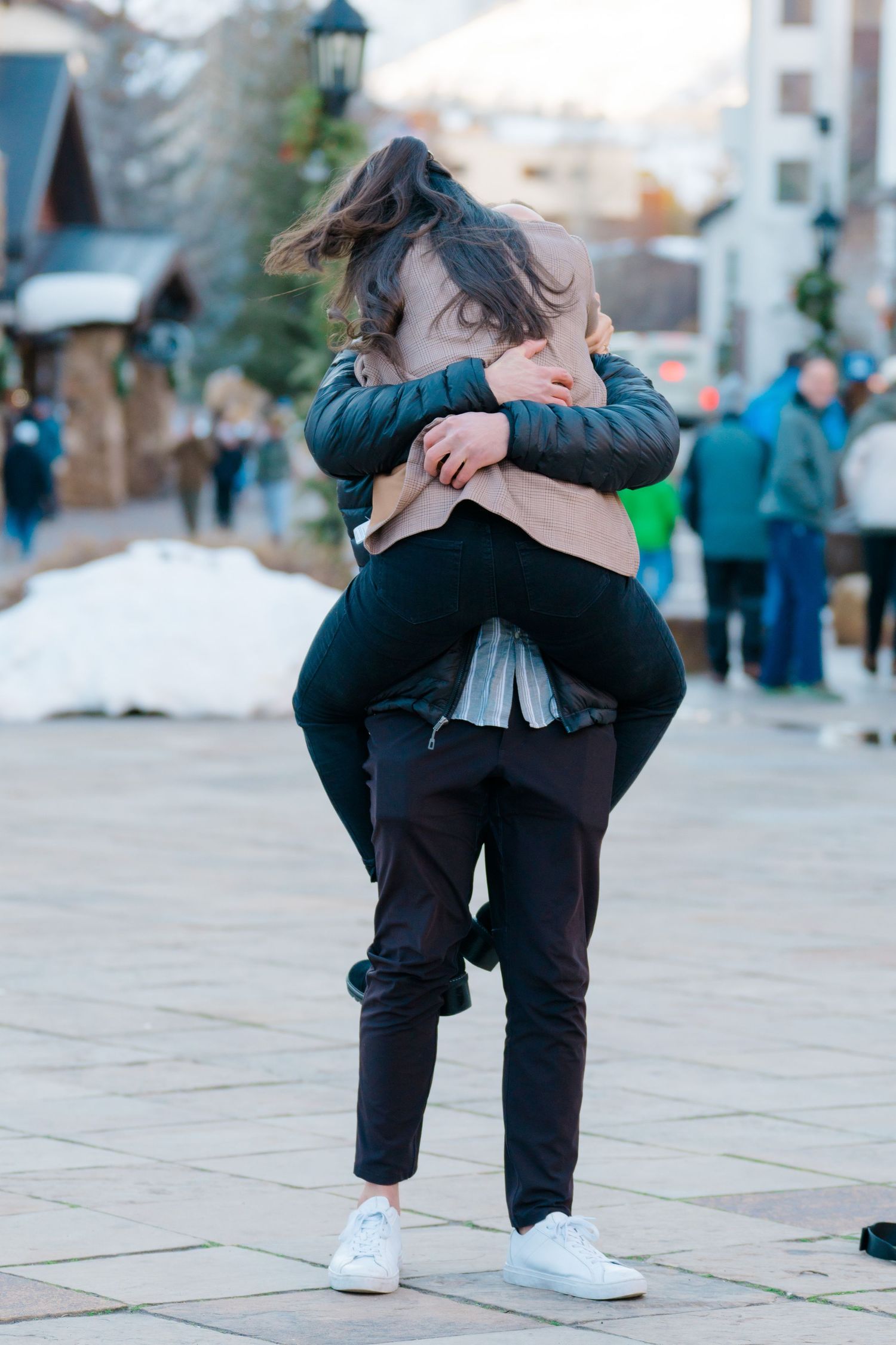 guy and girl get engaged in vail, colorado
