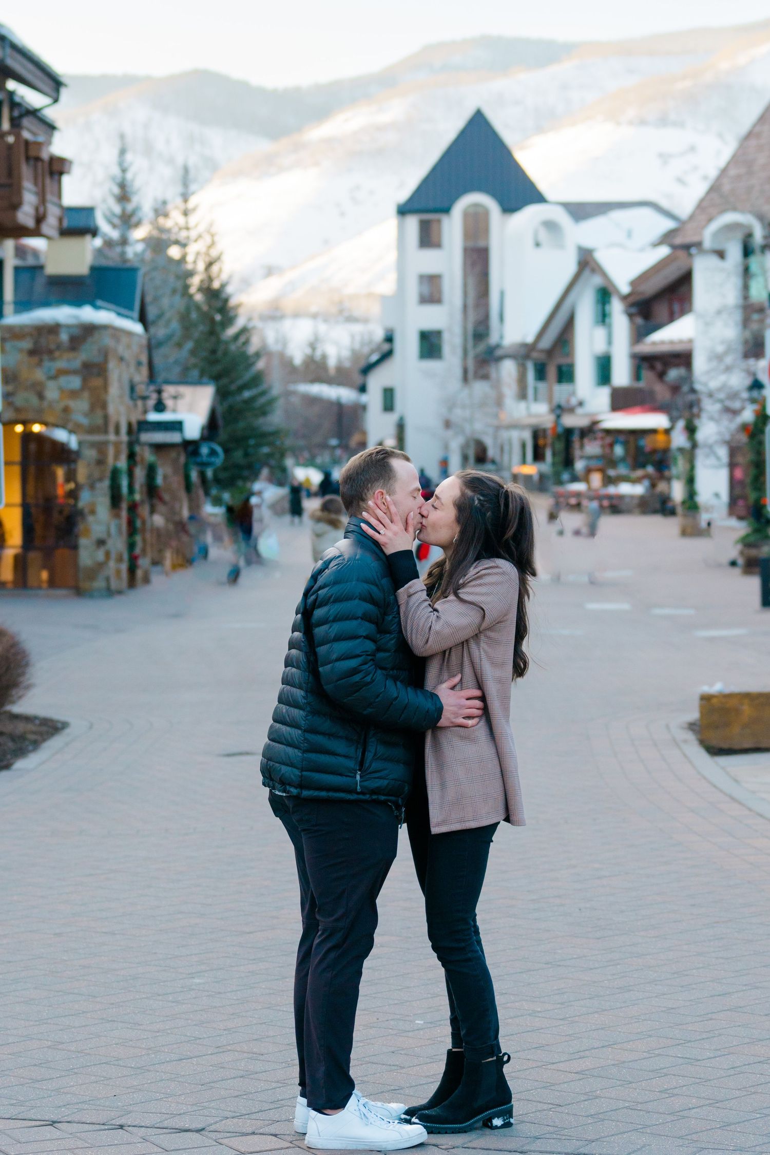 guy and girl get engaged in vail, colorado