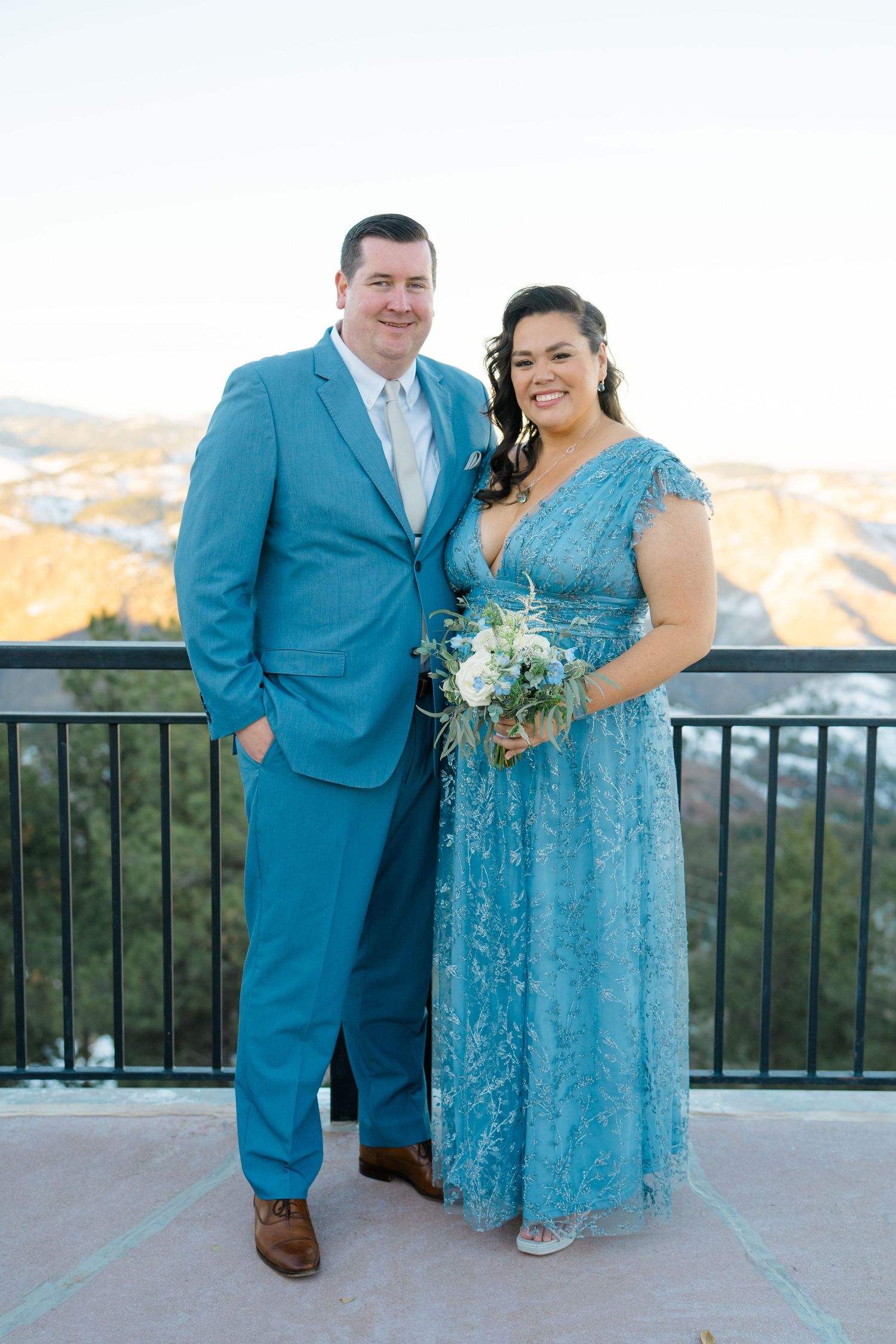 couples photos on wedding day