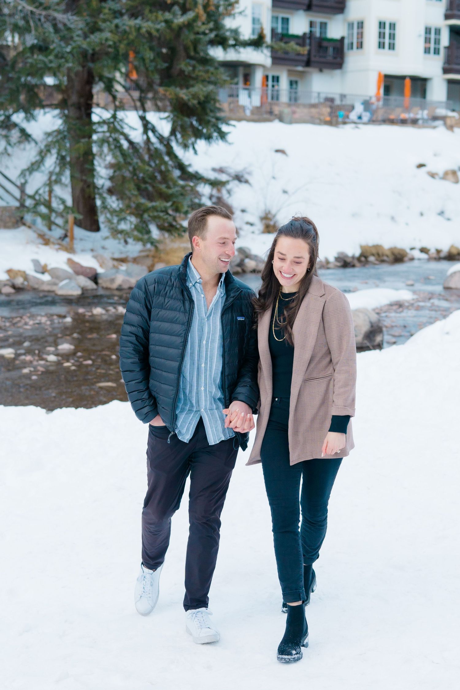 guy and girl get engaged in vail, colorado