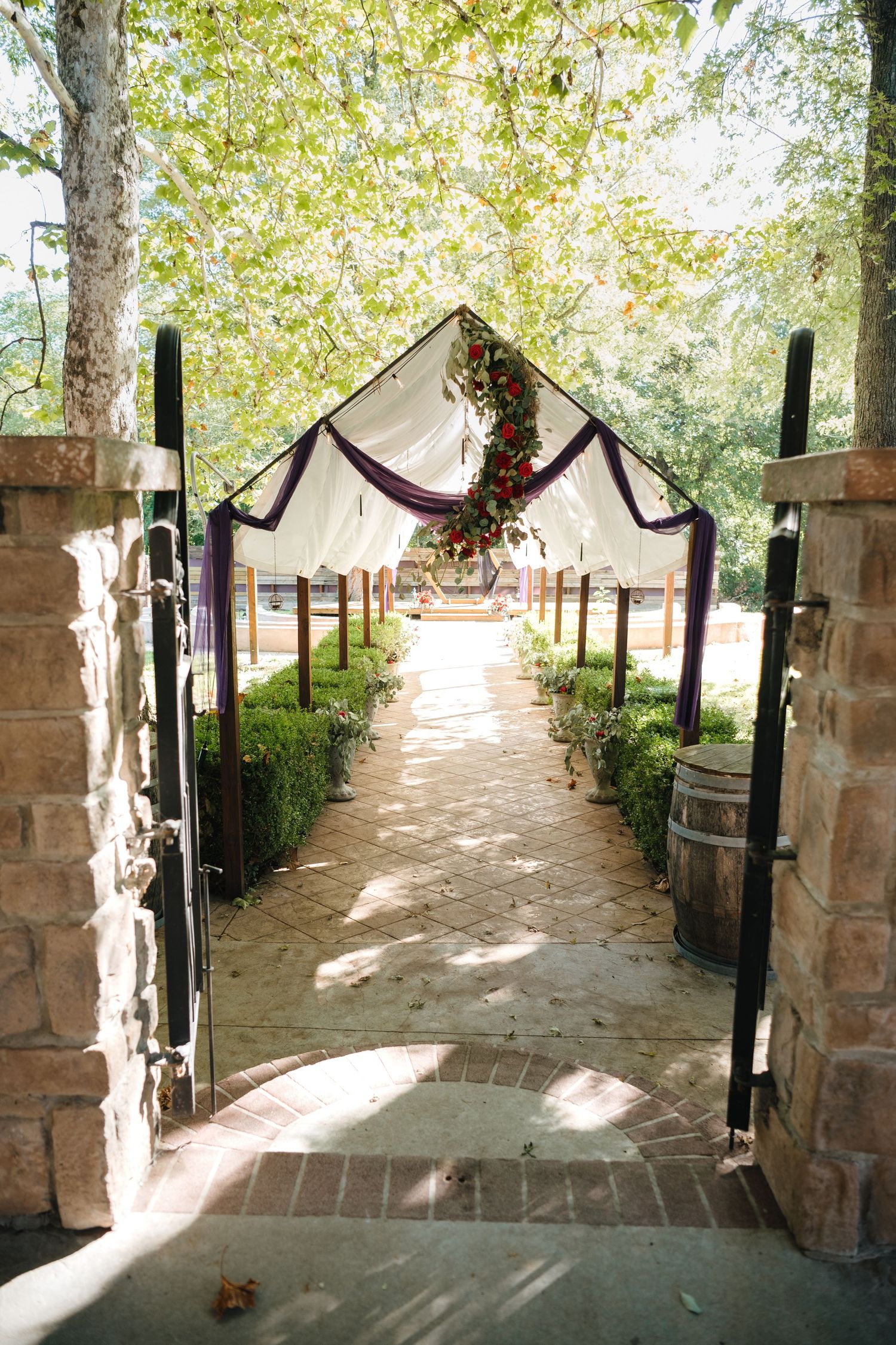 wedding aisle at sugar hollow crossing