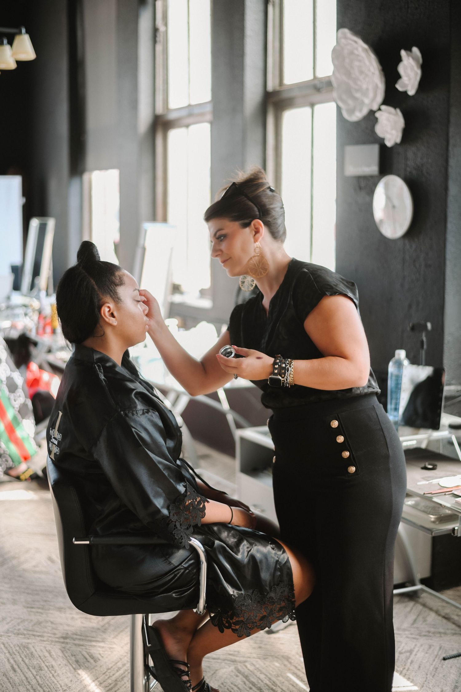 lucrezia mapelli a Kansas City makeup artist doing a brides makeup
