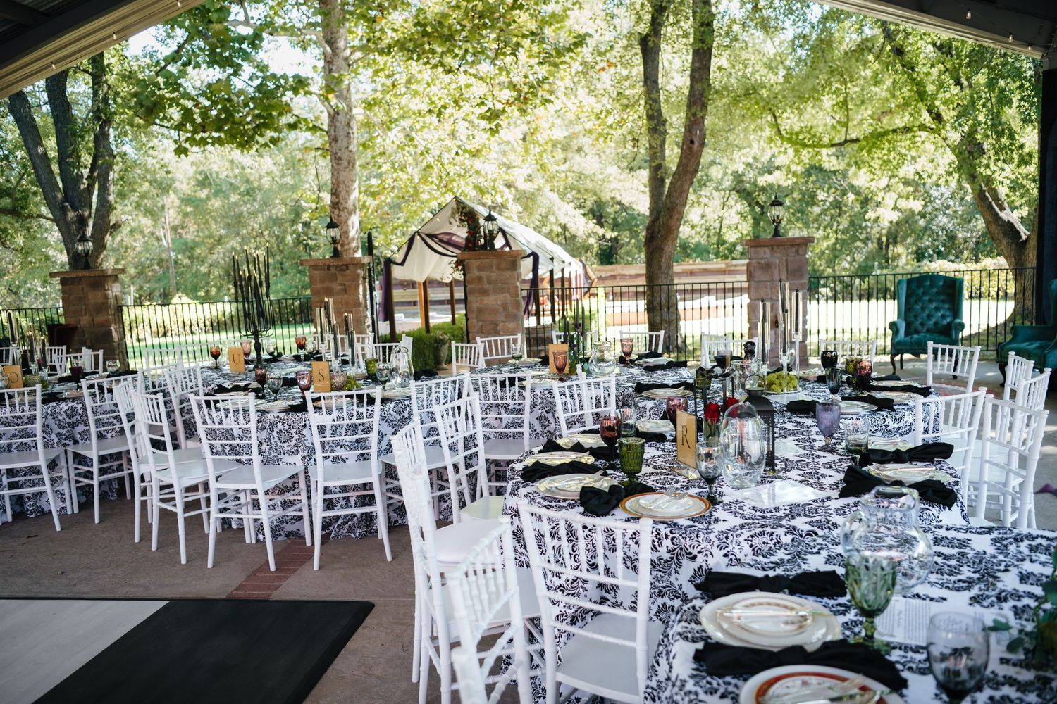 Beautiful Table setup at sugar hollow crossing wedding venue in Sugar Creek