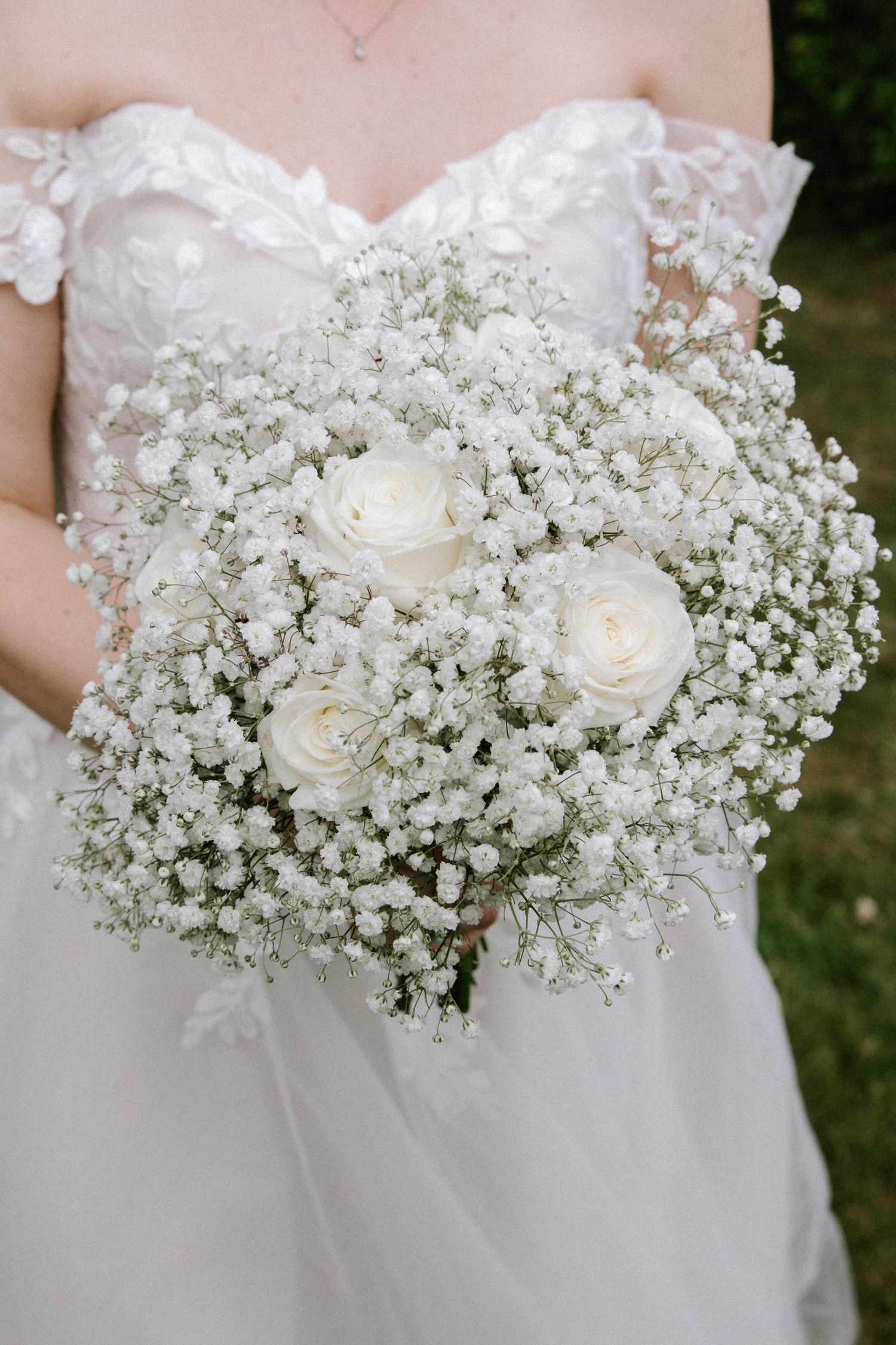 wedding day, bride, bouquet, wedding flowers, roses, white rose, bride and groom, wedding photography