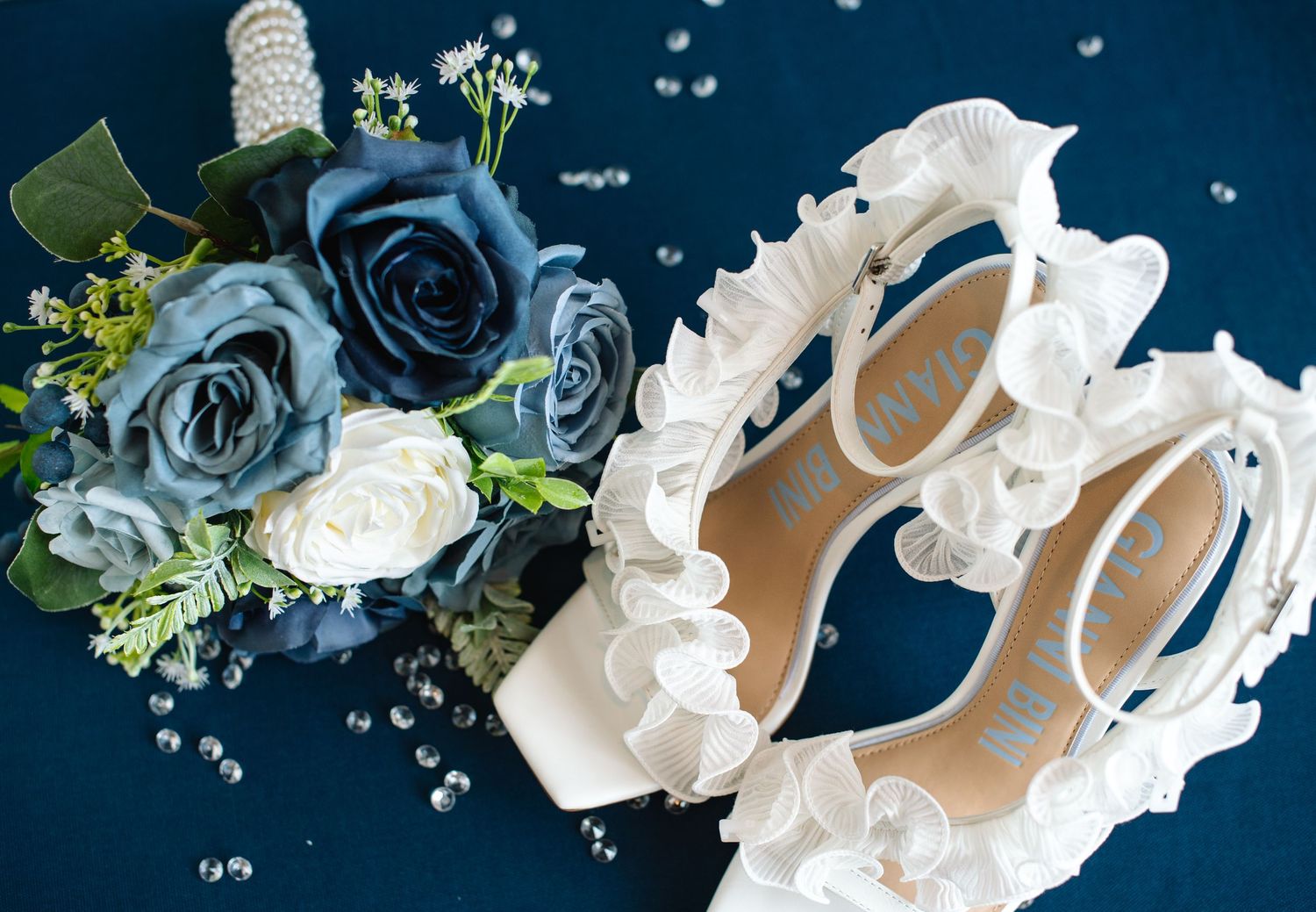 Bridal bouquet and shoes pictures