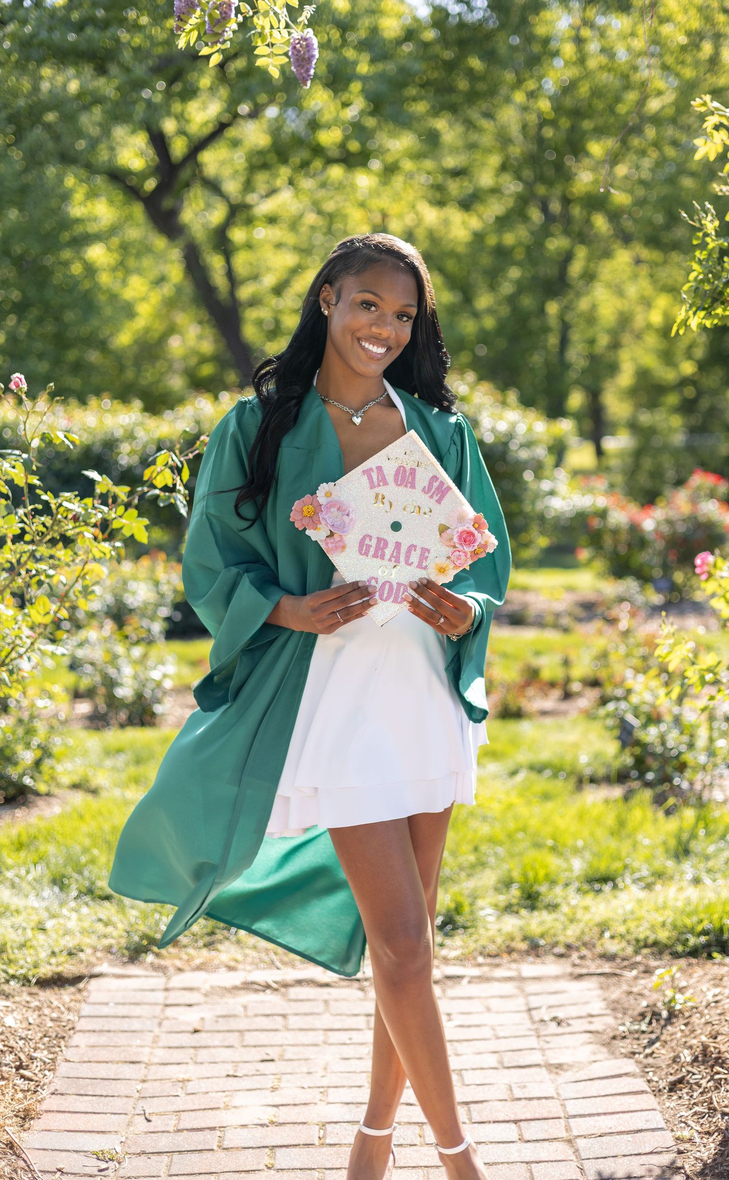 girl senior session graduation photos