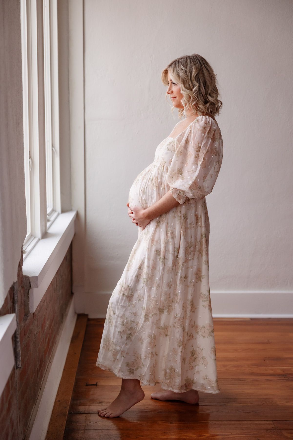 Maternity photographer in Ada, OK helping expectant mothers feel confident and beautiful in styled portraits