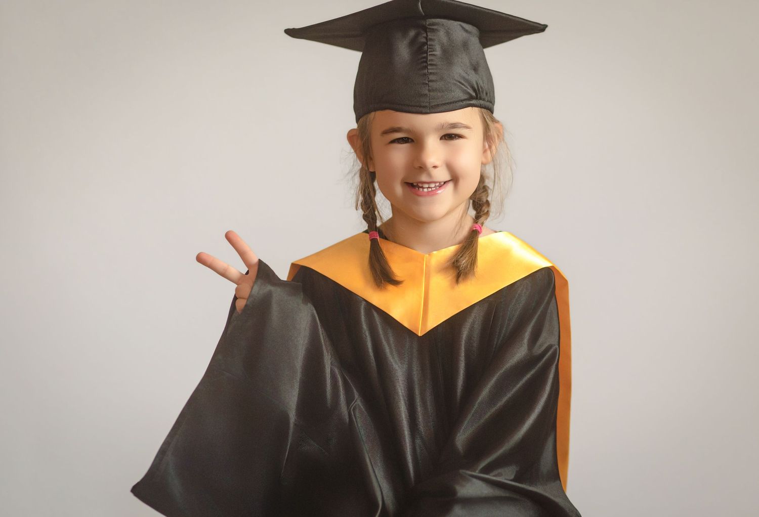 Kingston Portrait Photographer | Kingston Photography | Belleville Photographer | Brockville Photographer | Kinder Graduation Photos