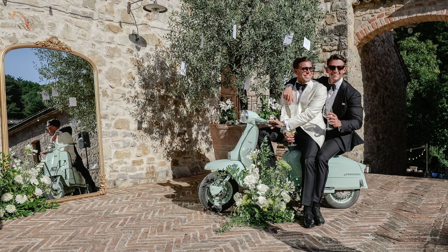 Elegant same-sex wedding in Tuscany captured with a timeless and refined style.