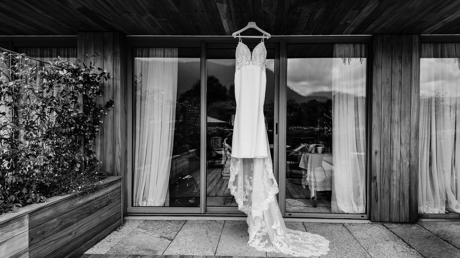 Elegant wedding details photographed during a Tuscany countryside celebration.