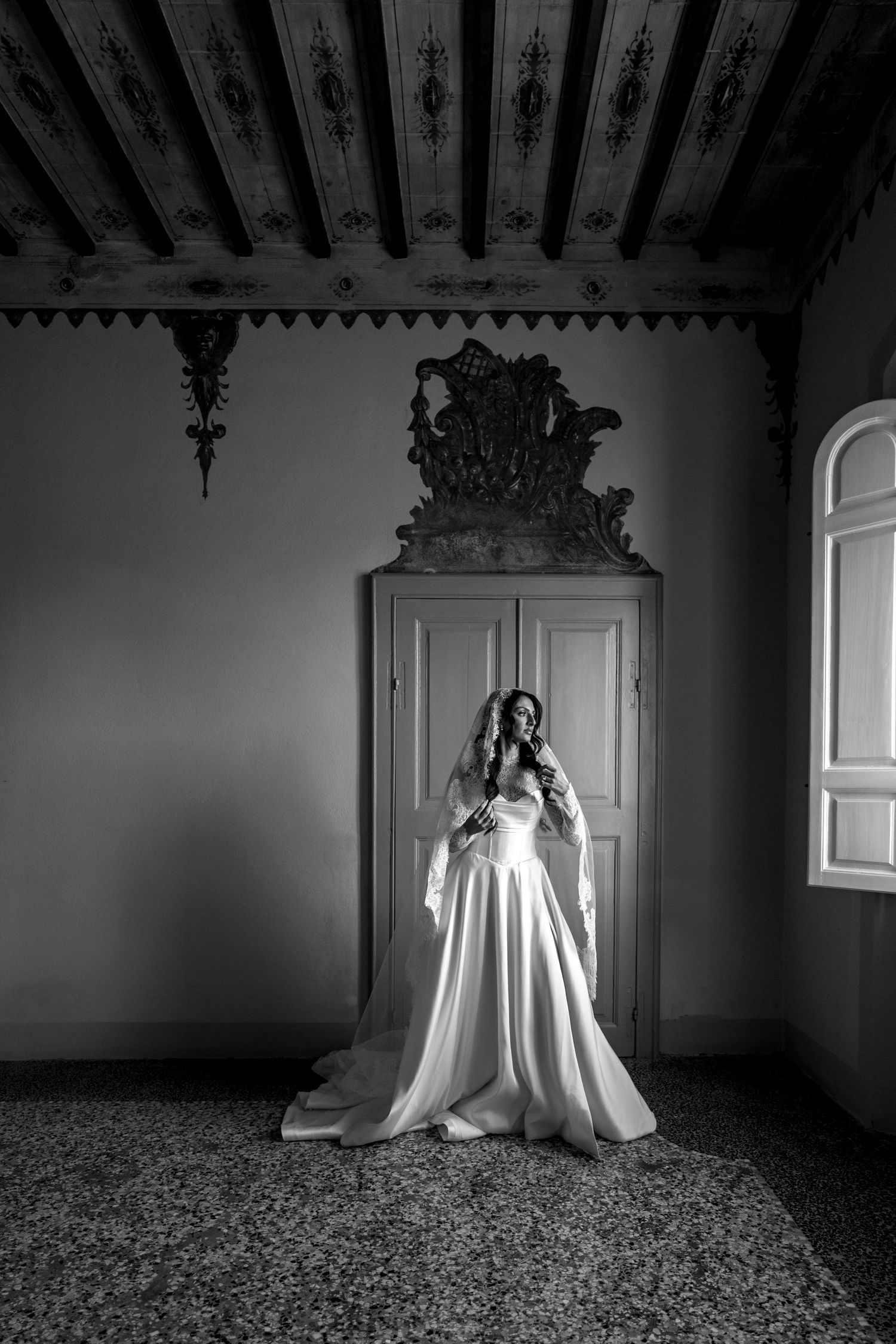 Bride and groom portrait with the medieval towers of San Gimignano
