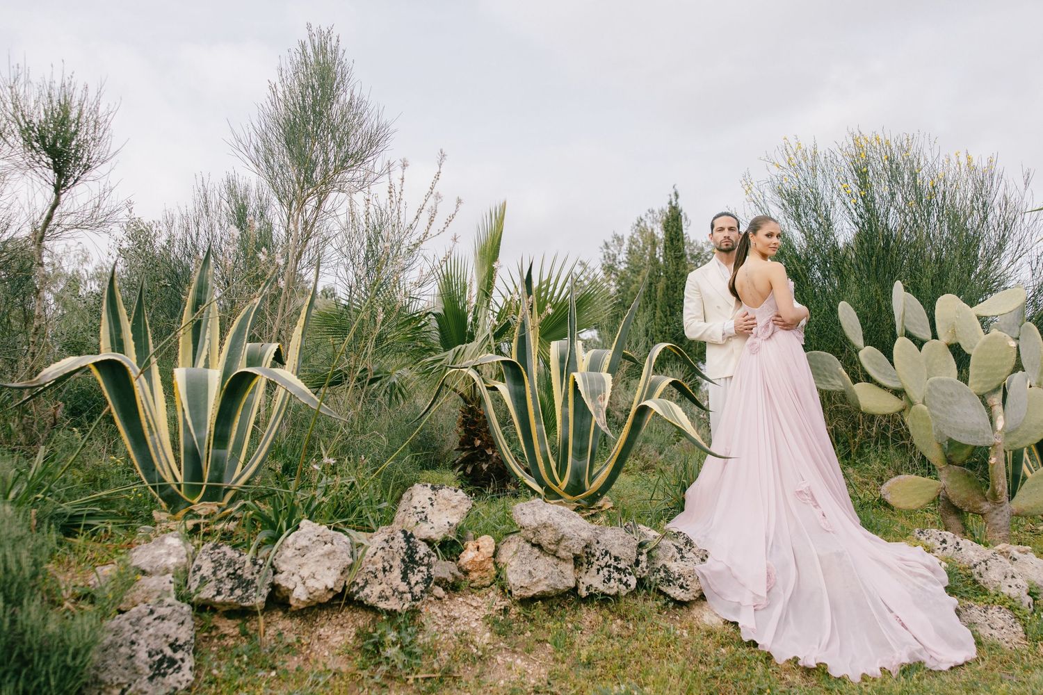 Destination wedding cocktail hour in the Amalfi Coast with sea views.