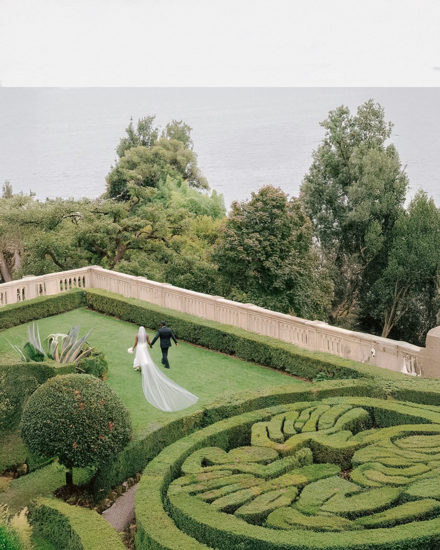 Luxury wedding photographer in Tuscany capturing an elegant couple at sunset.
