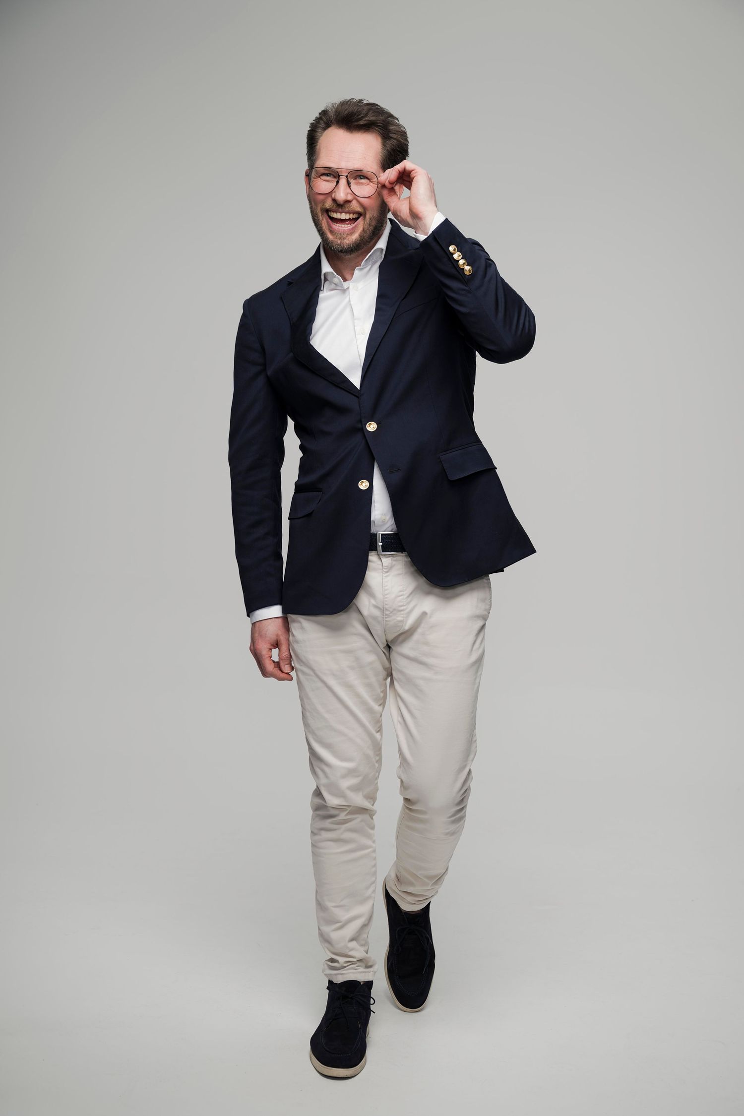 Peter Schotting commercial model full body portrait, studio photography, clean modern fashion look. Photography by Sven Scholten.