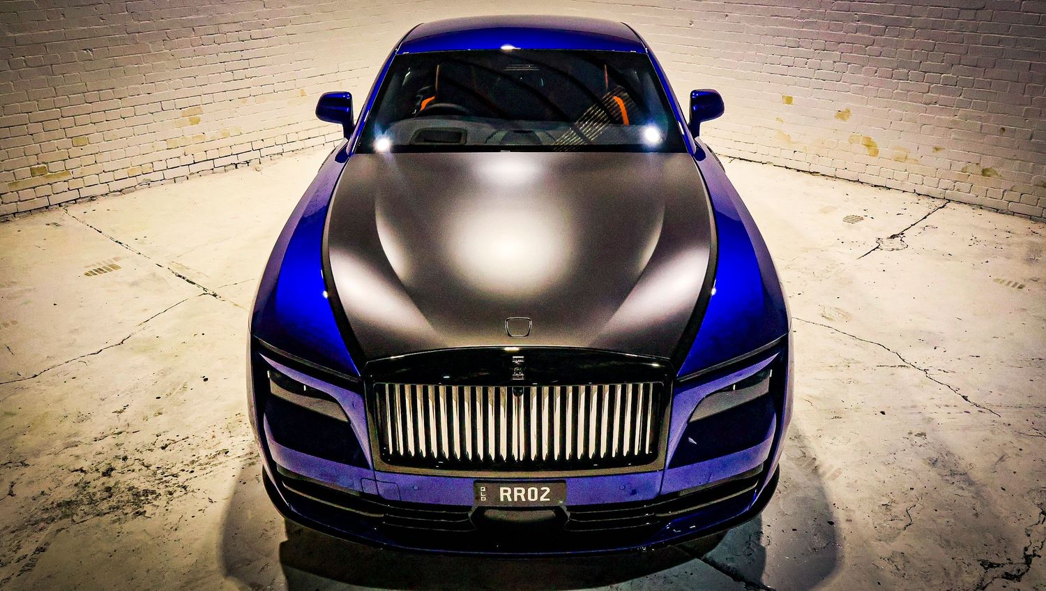 A front high elevation photo of a Rolls Royce Spectre