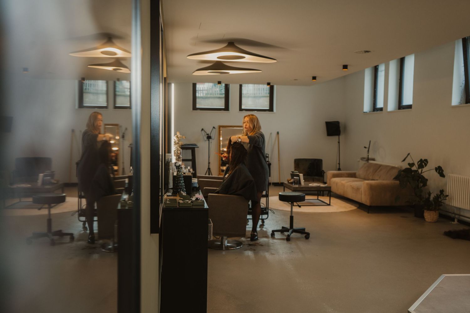 Business Reportage, Frau bei der Arbeit, Coiffeur, Bern