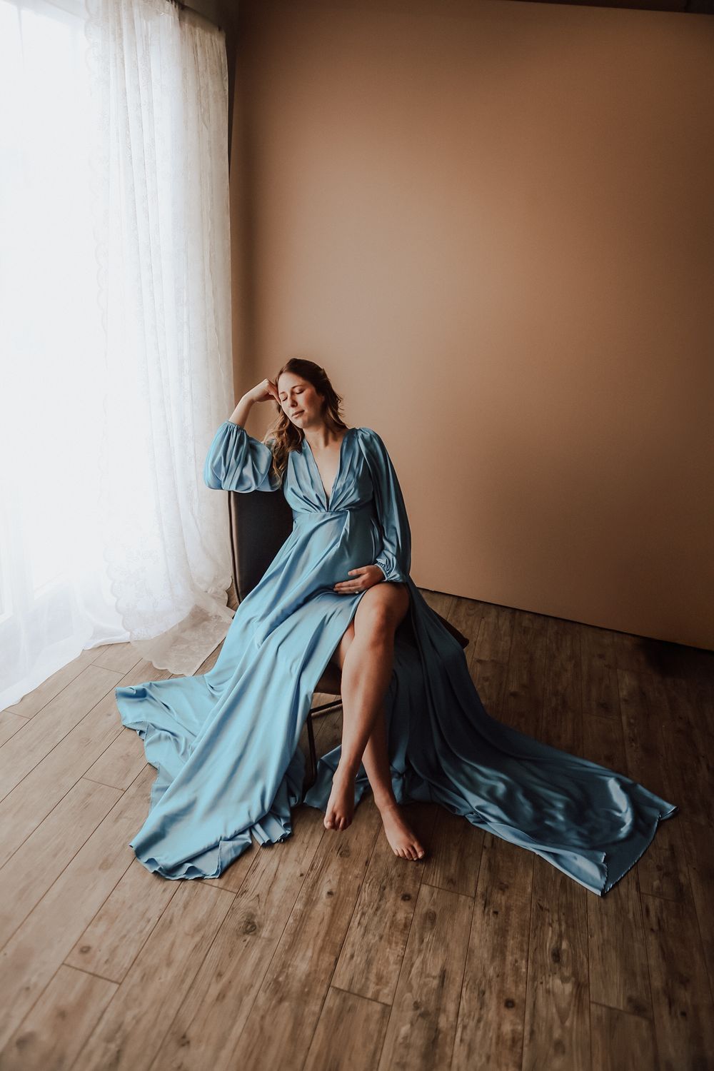 Calgary, Alberta indoor maternity session