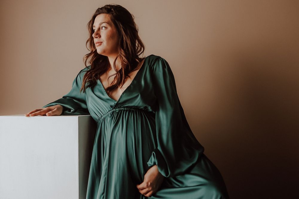Calgary, Alberta indoor maternity session
