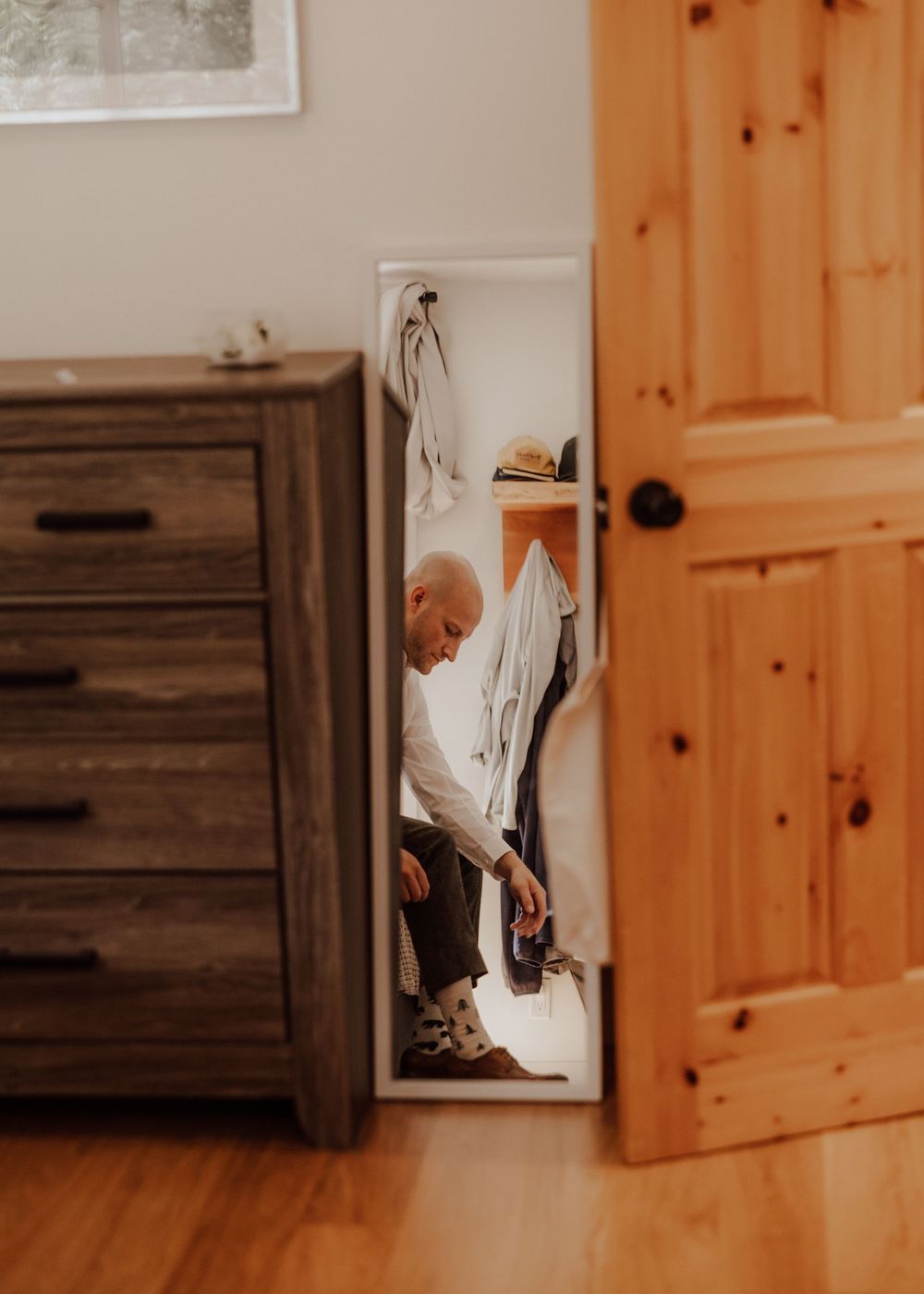Canmore wedding photos with groom getting ready