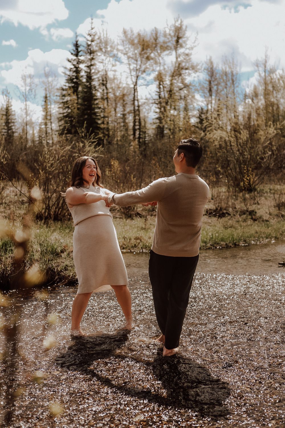 Calgary, Alberta maternity outdoors