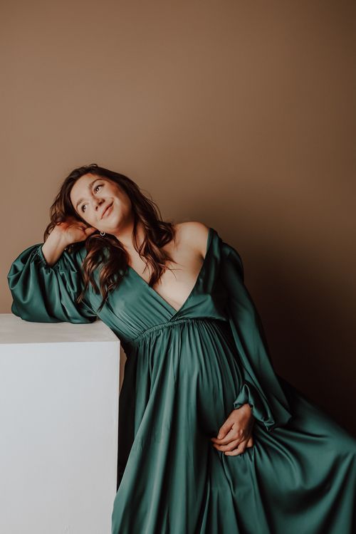 Calgary, Alberta indoor maternity session
